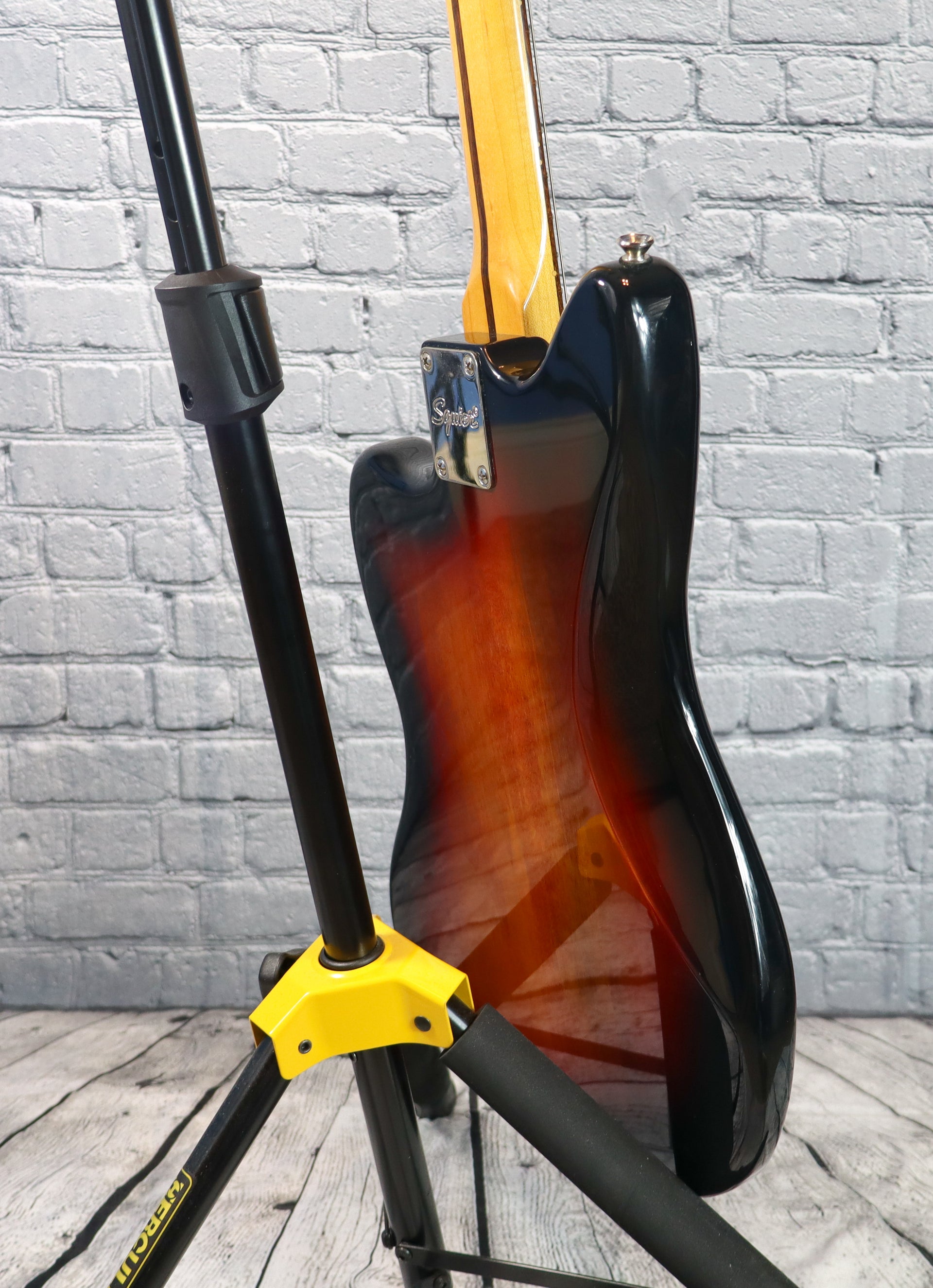 Squier Classic Vibe 60s Jazzmaster-3 Tone Sunburst