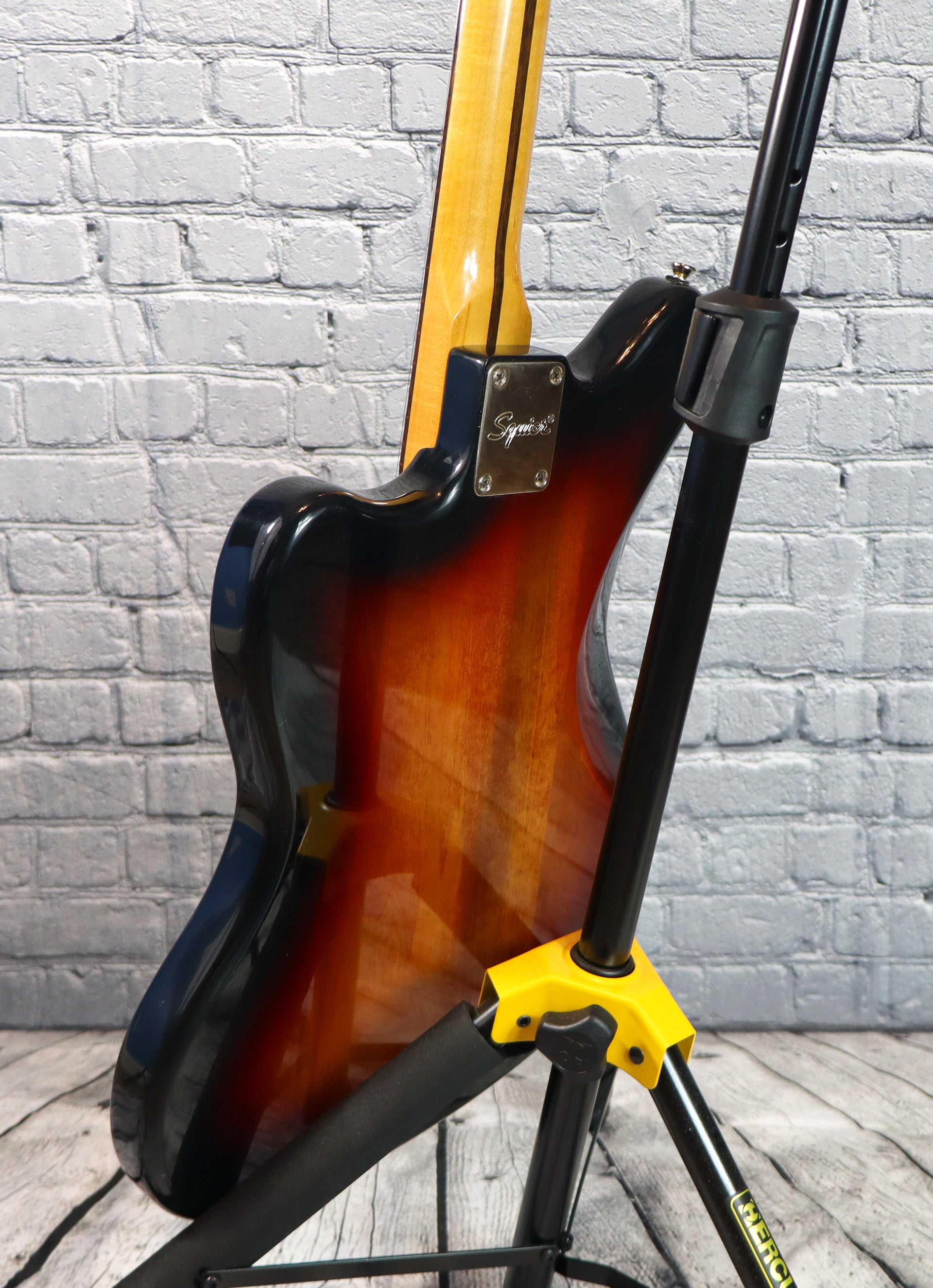 Squier Classic Vibe 60s Jazzmaster-3 Tone Sunburst