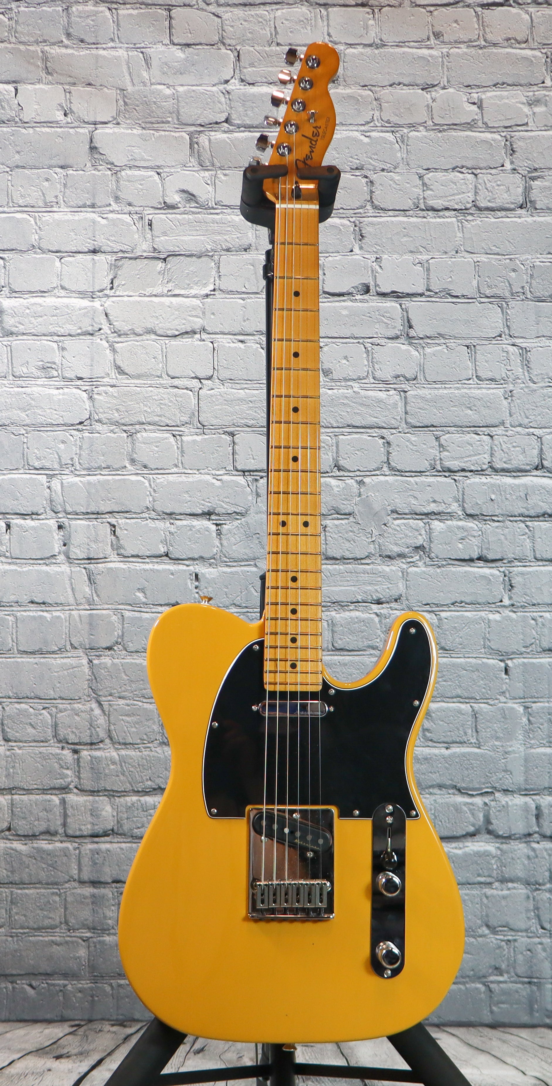 Fender Player Plus Telecaster-Butterscotch Blonde