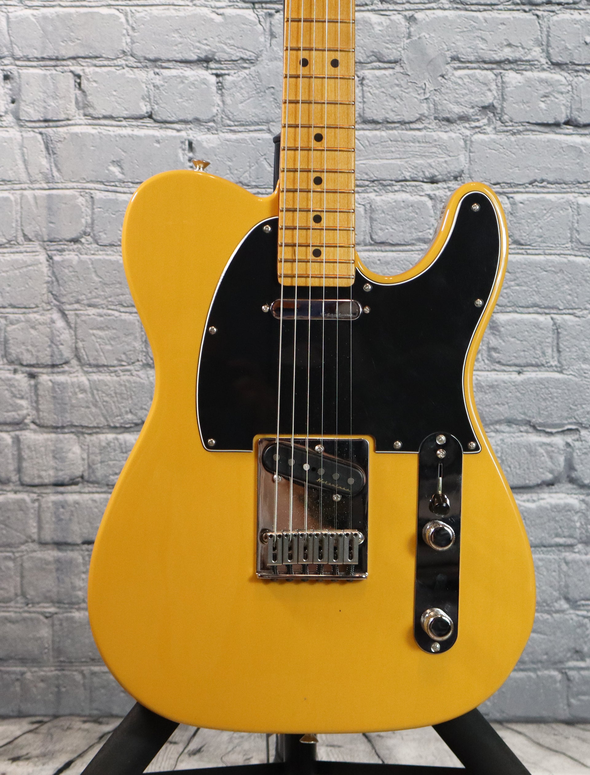 Fender Player Plus Telecaster-Butterscotch Blonde