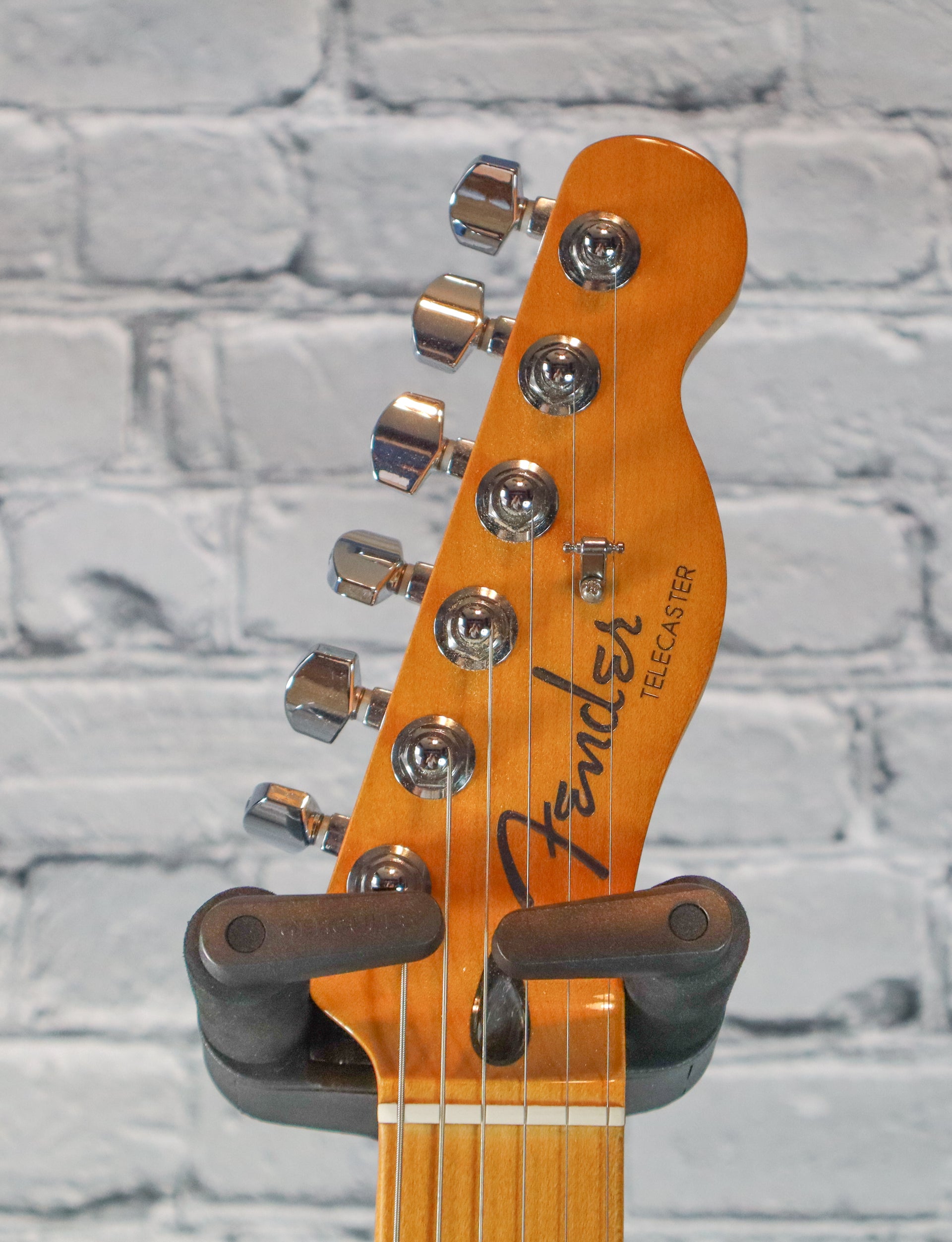 Fender Player Plus Telecaster-Butterscotch Blonde