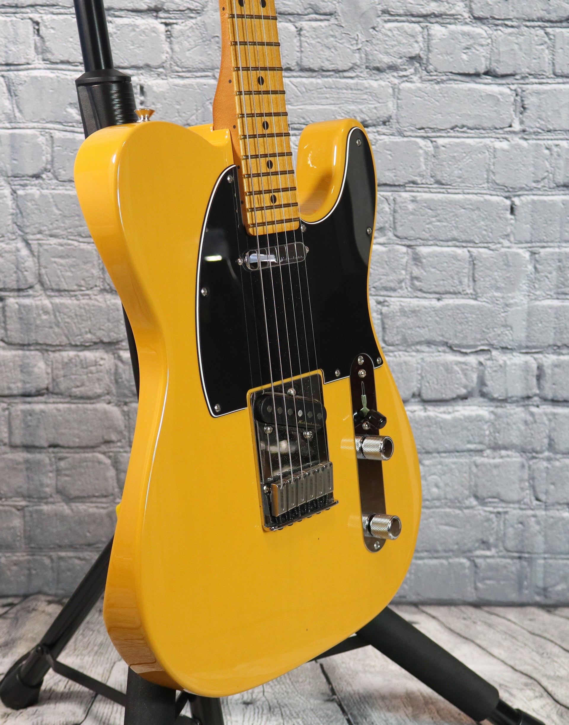Fender Player Plus Telecaster-Butterscotch Blonde