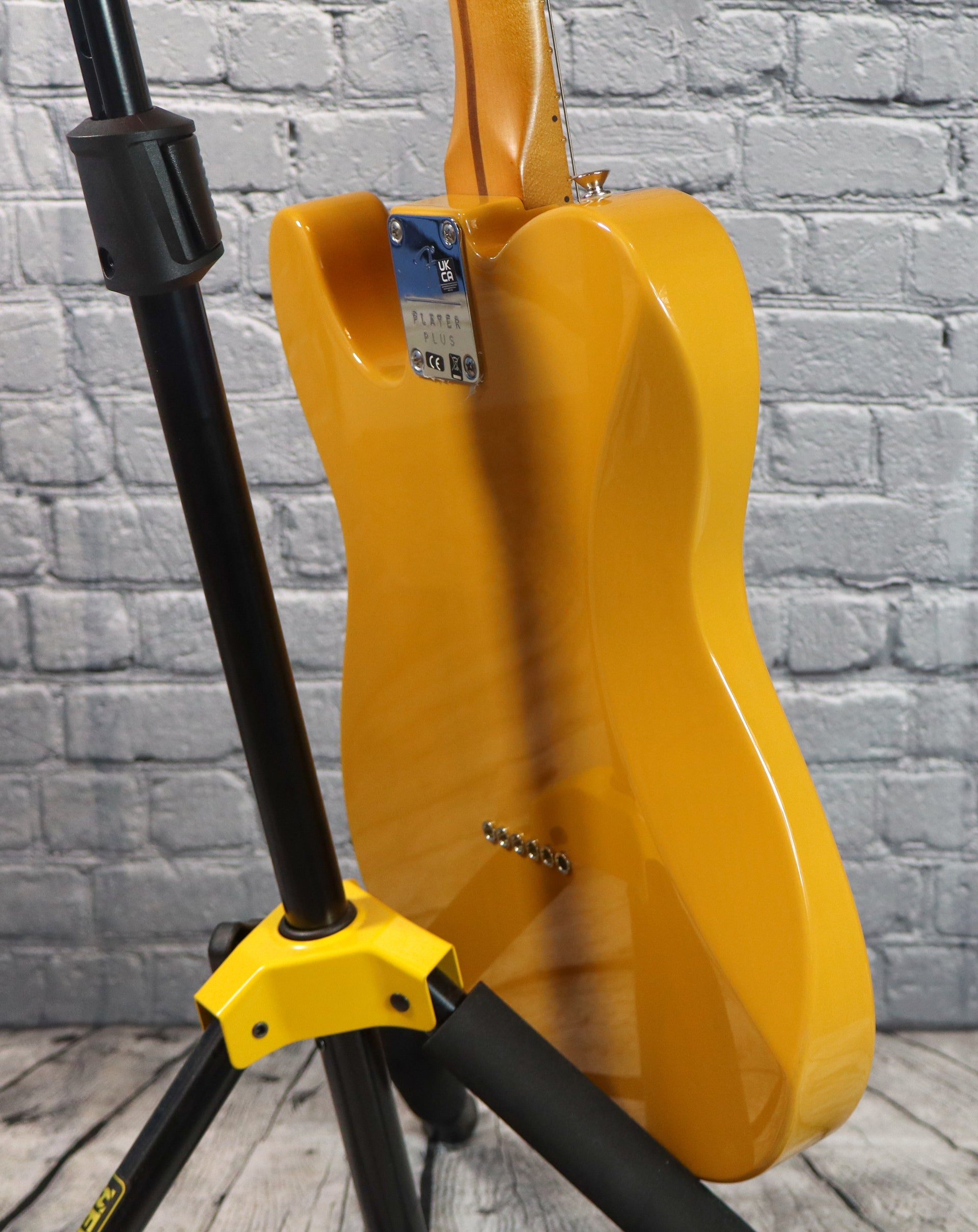 Fender Player Plus Telecaster-Butterscotch Blonde