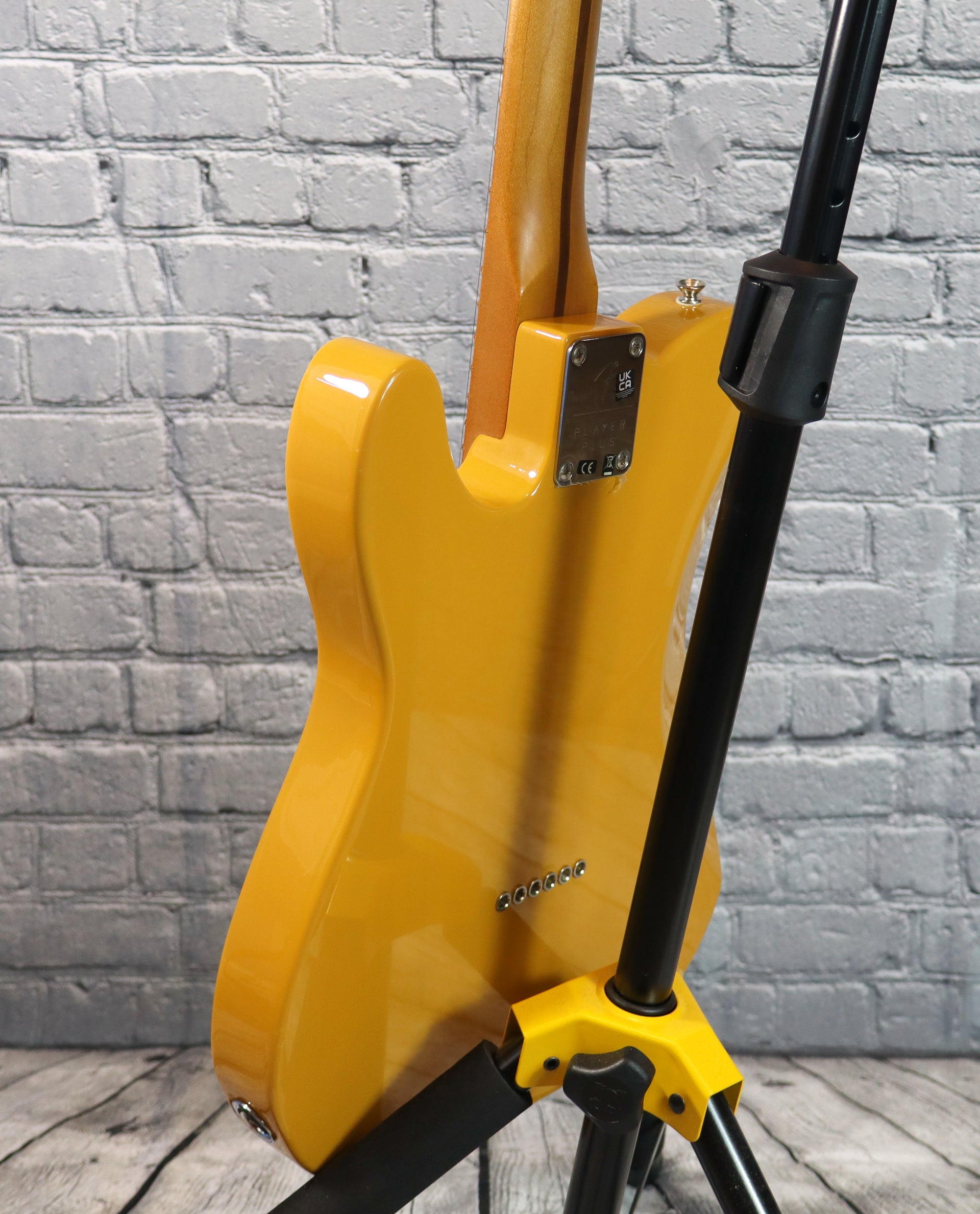 Fender Player Plus Telecaster-Butterscotch Blonde