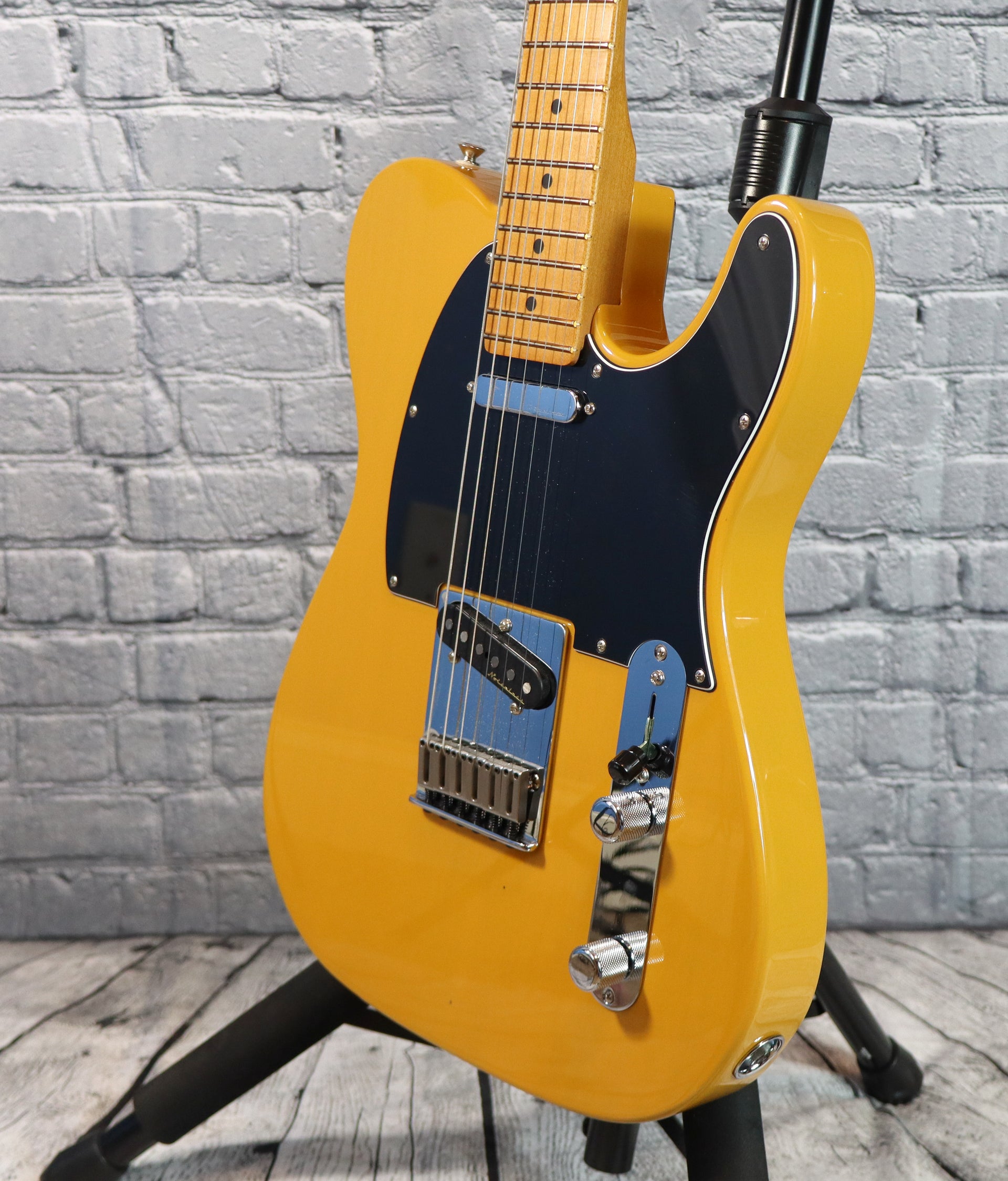 Fender Player Plus Telecaster-Butterscotch Blonde