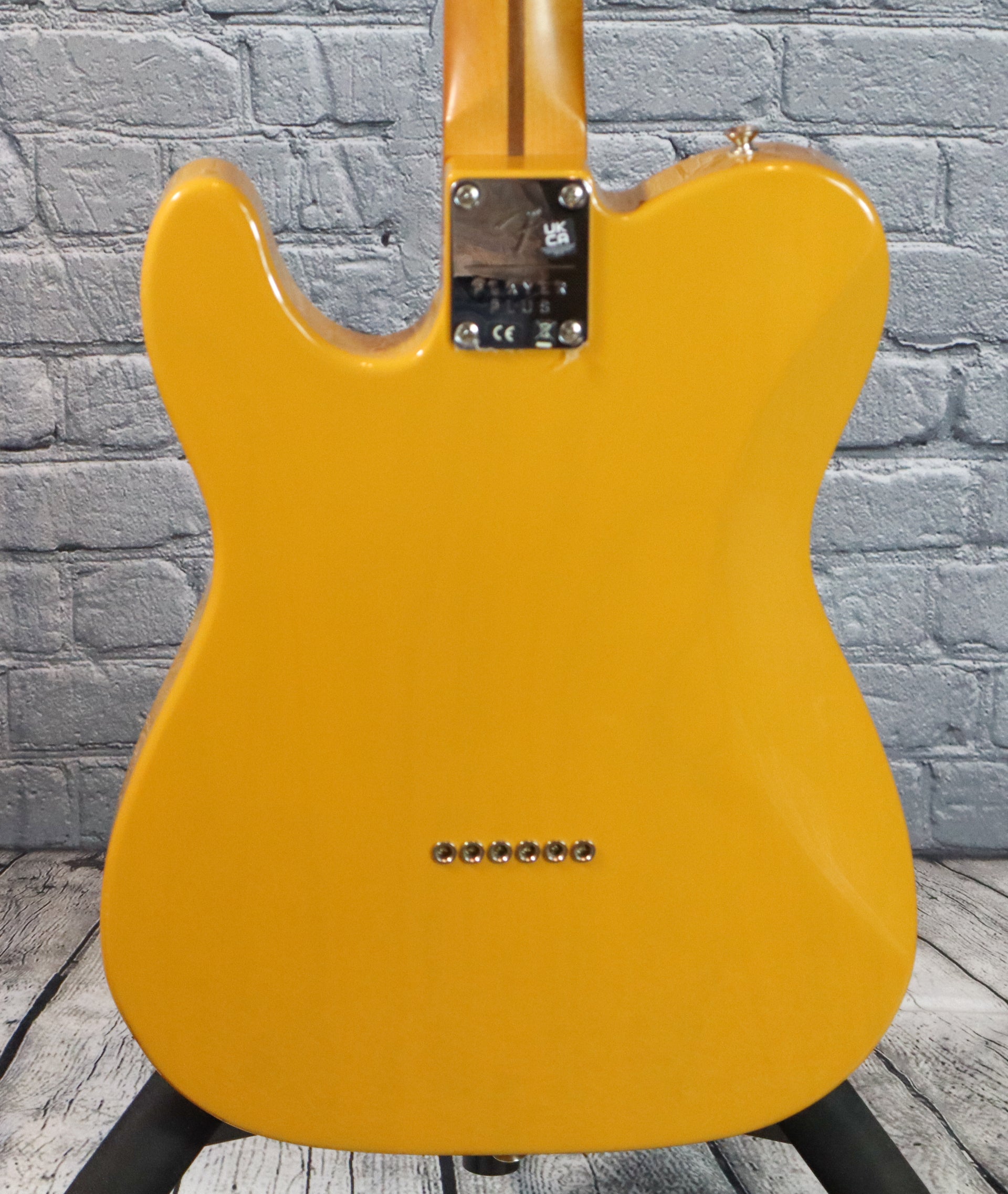 Fender Player Plus Telecaster-Butterscotch Blonde