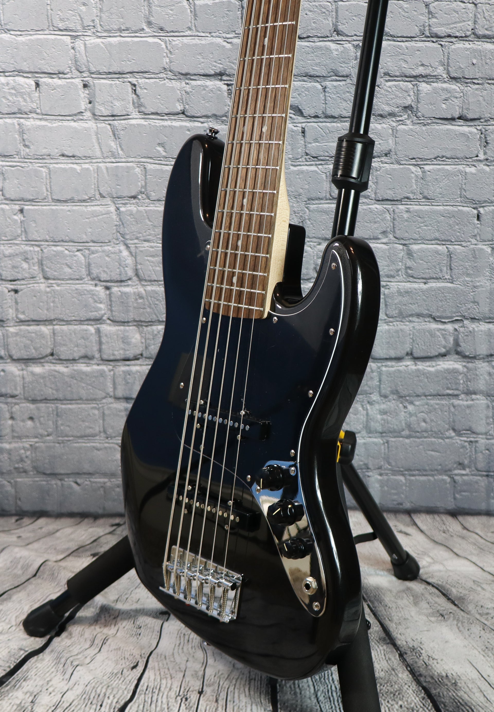 Squier Affinity Jazz Bass VI-Black Metallic
