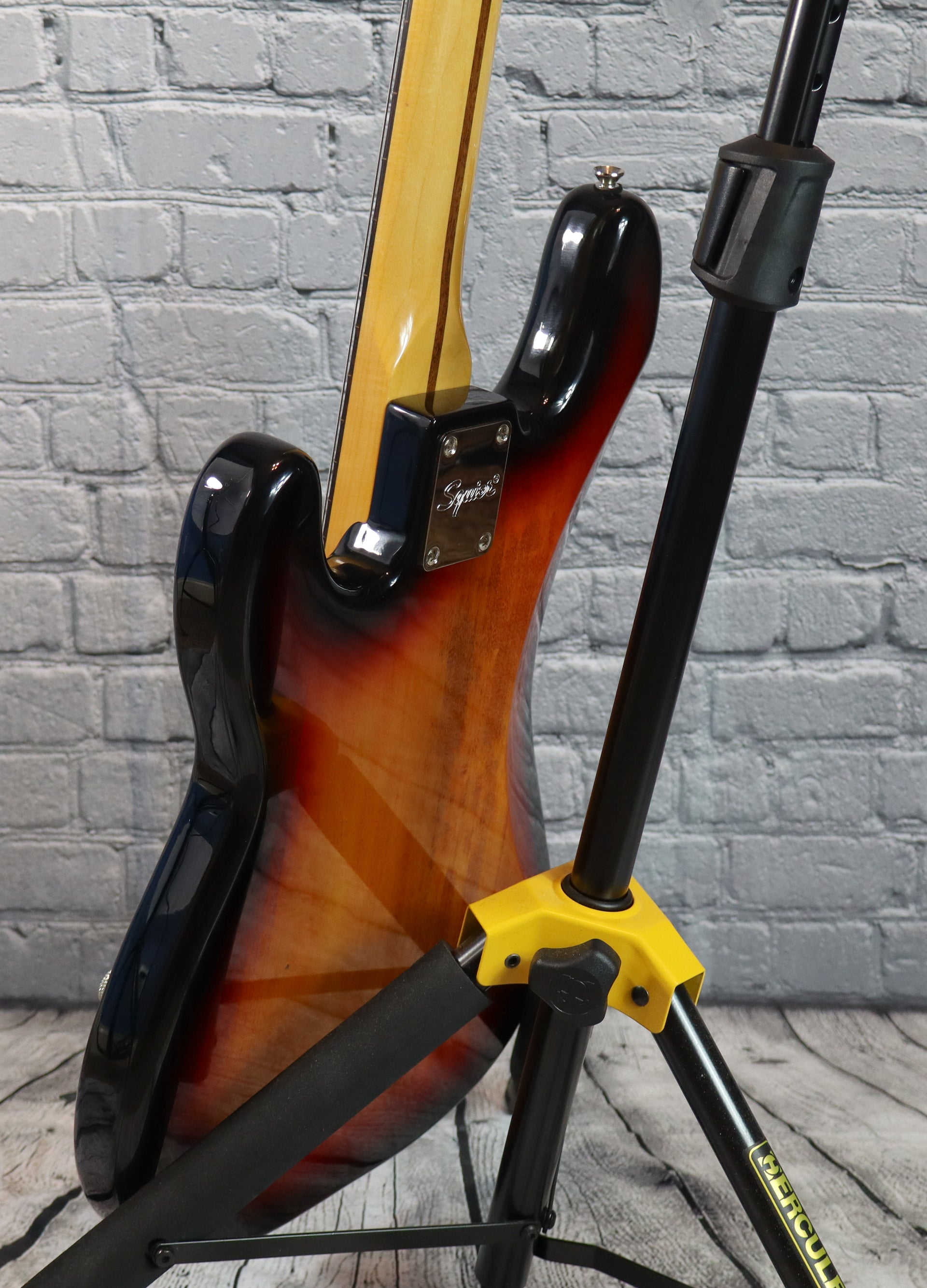 Squier Classic Vibe 60s Precision Bass-3 Tone Sunburst