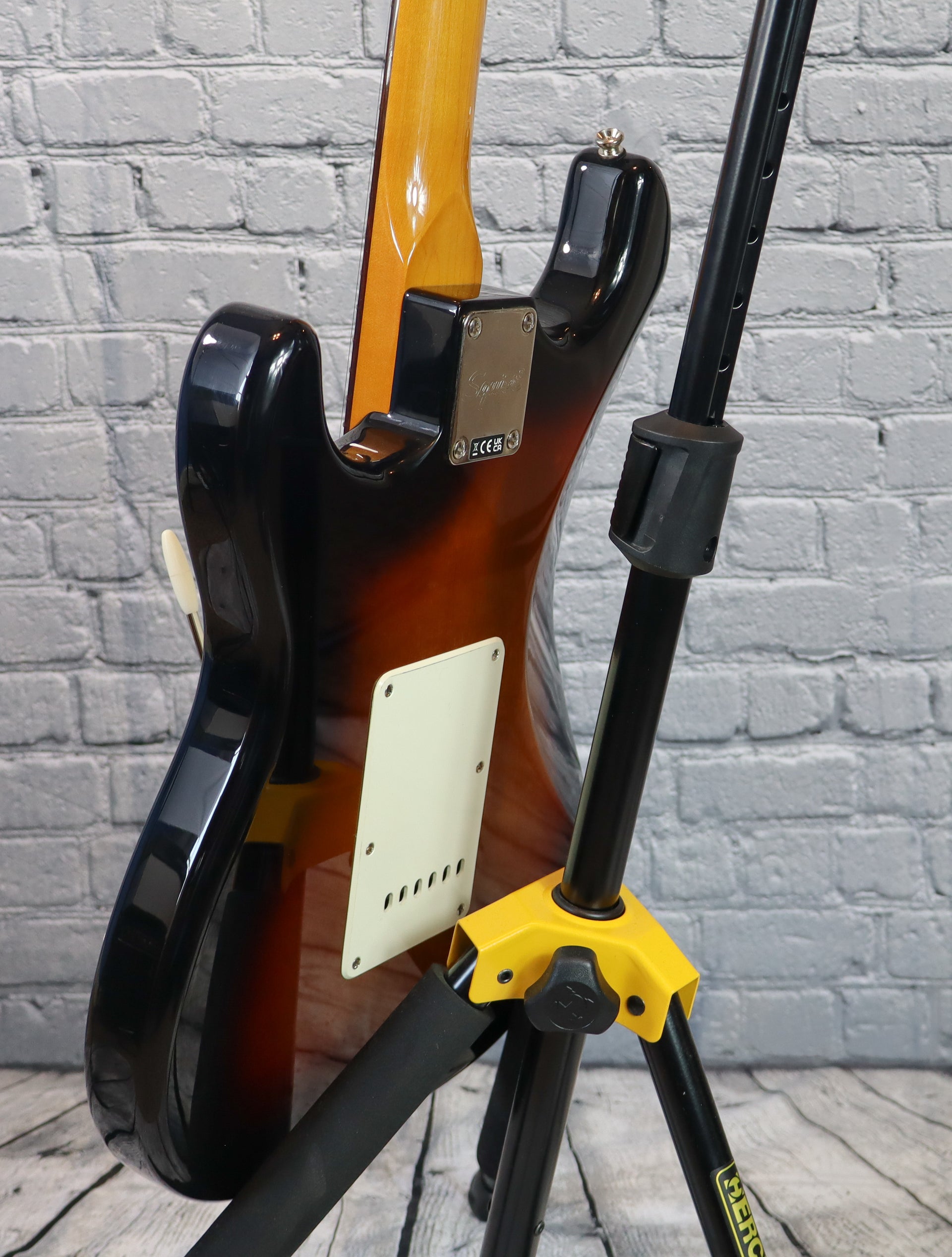 Squier Classic Vibe 60s Stratocaster-3 Tone Sunburst