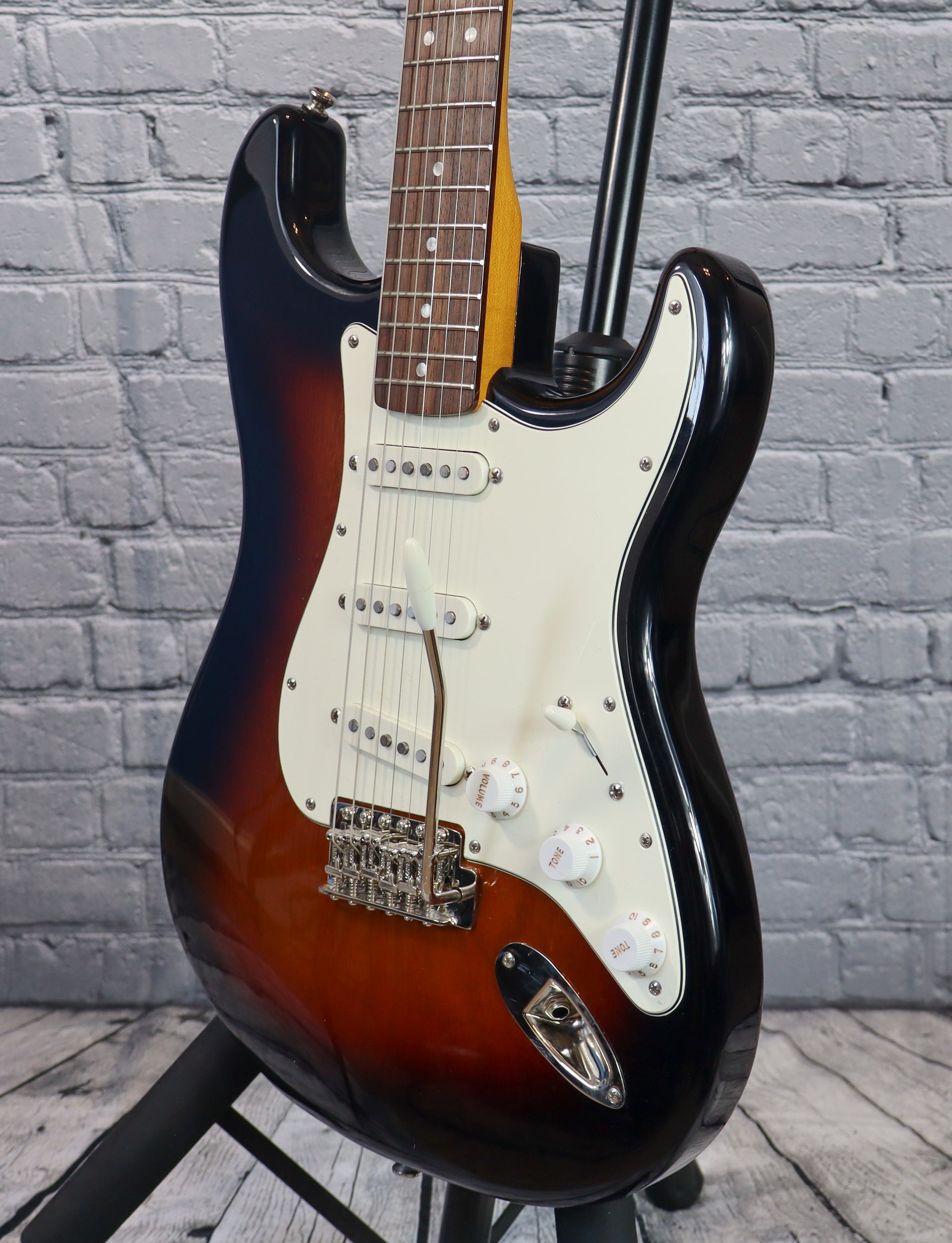Squier Classic Vibe 60s Stratocaster-3 Tone Sunburst