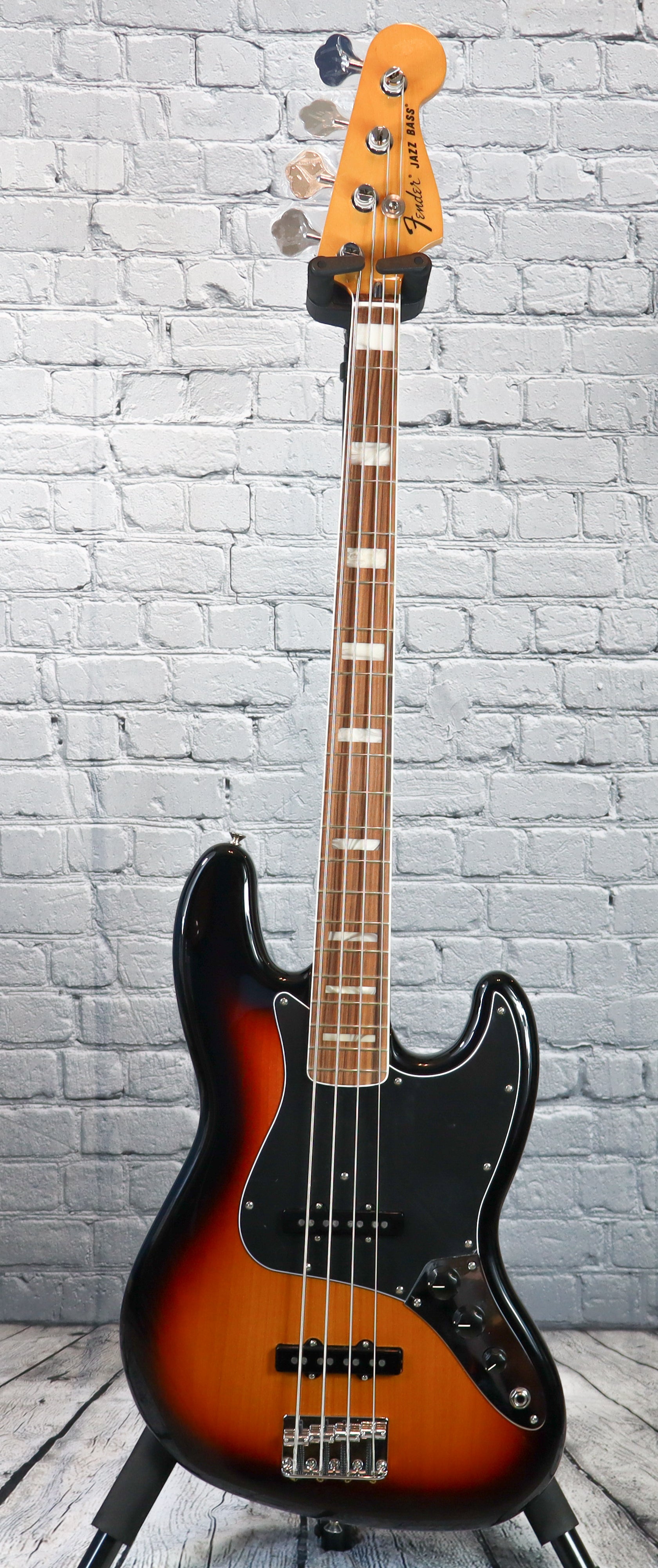 Fender Vintera 70s Jazz Bass-3 Tone Sunburst