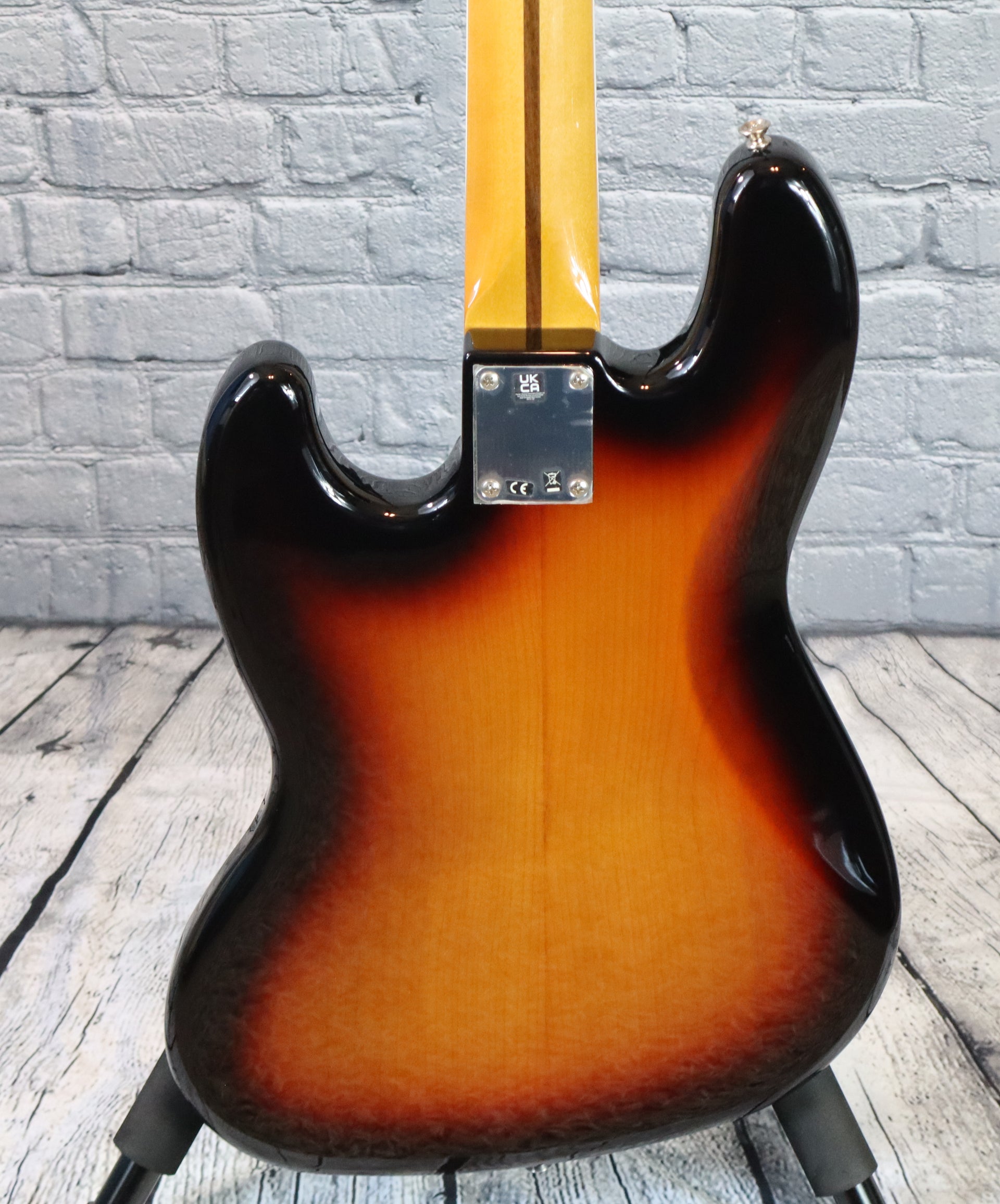 Fender Vintera 70s Jazz Bass-3 Tone Sunburst