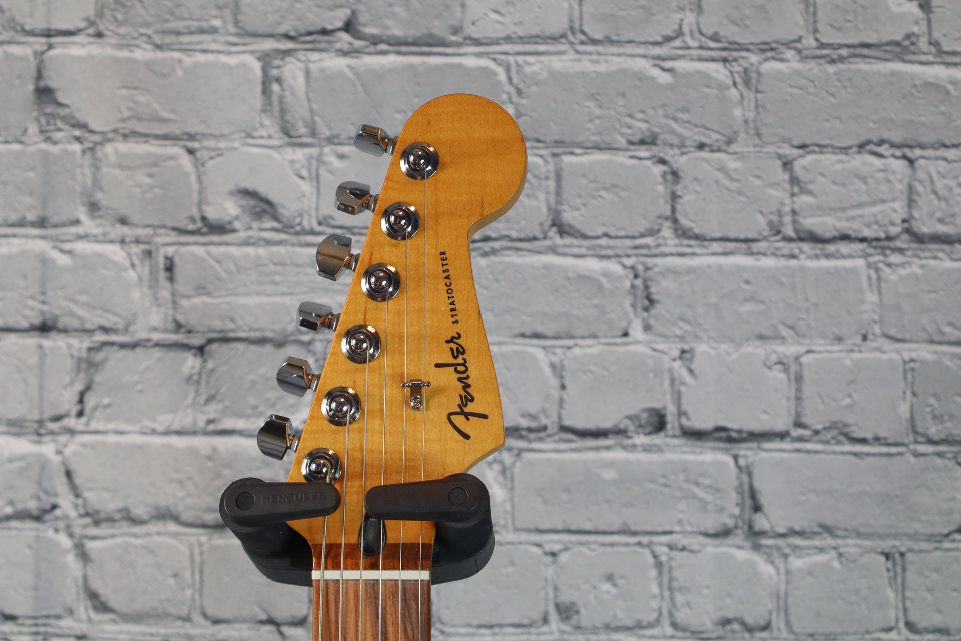 Fender Player Plus Stratocaster-Sienna Sunburst
