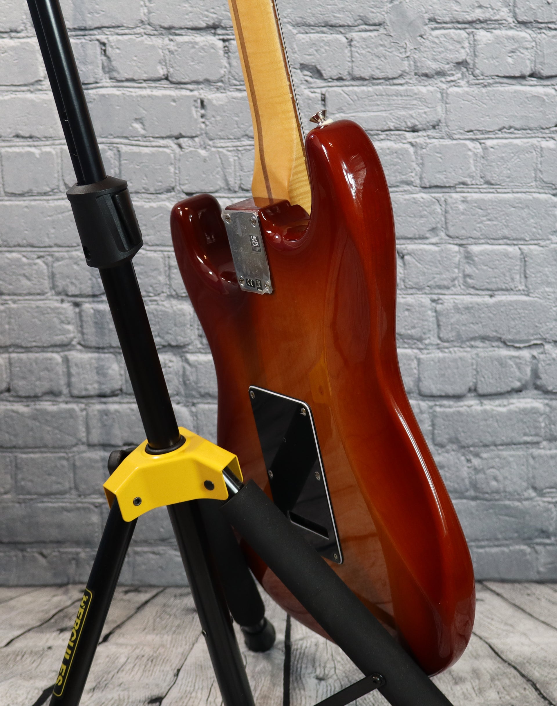 Fender Player Plus Stratocaster-Sienna Sunburst