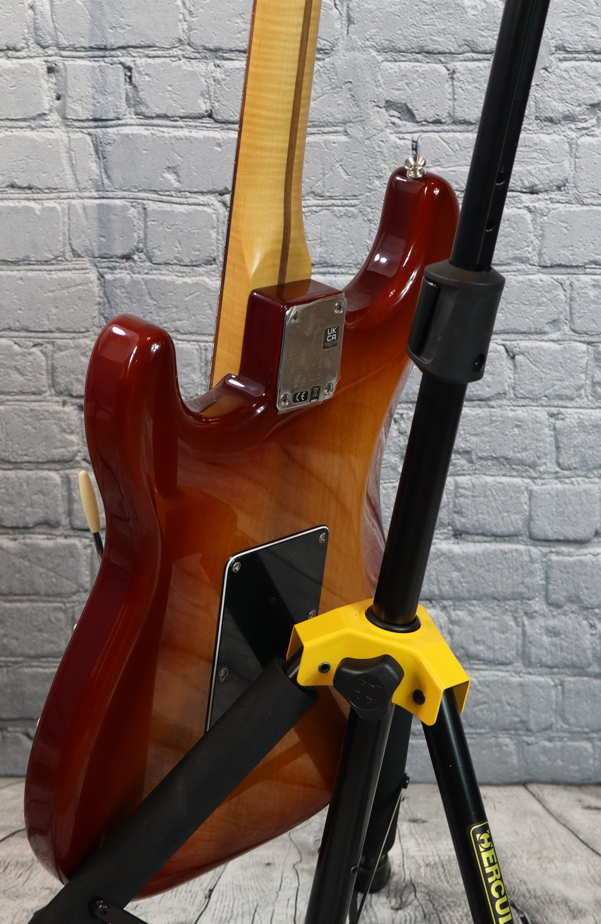 Fender Player Plus Stratocaster-Sienna Sunburst