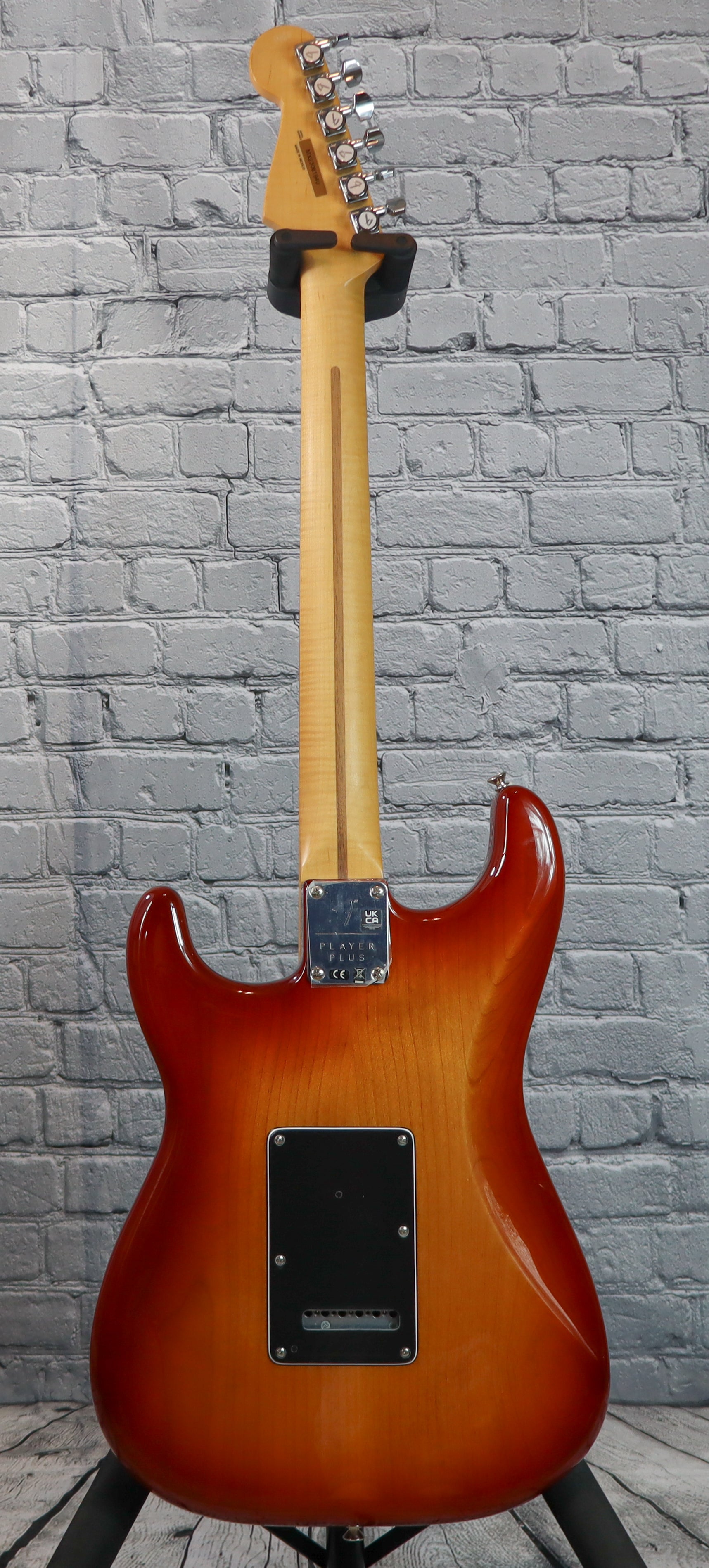 Fender Player Plus Stratocaster-Sienna Sunburst