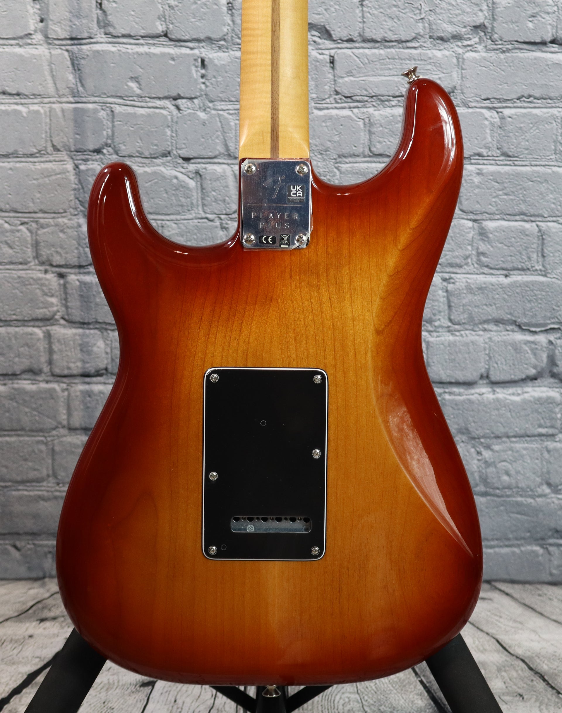 Fender Player Plus Stratocaster-Sienna Sunburst