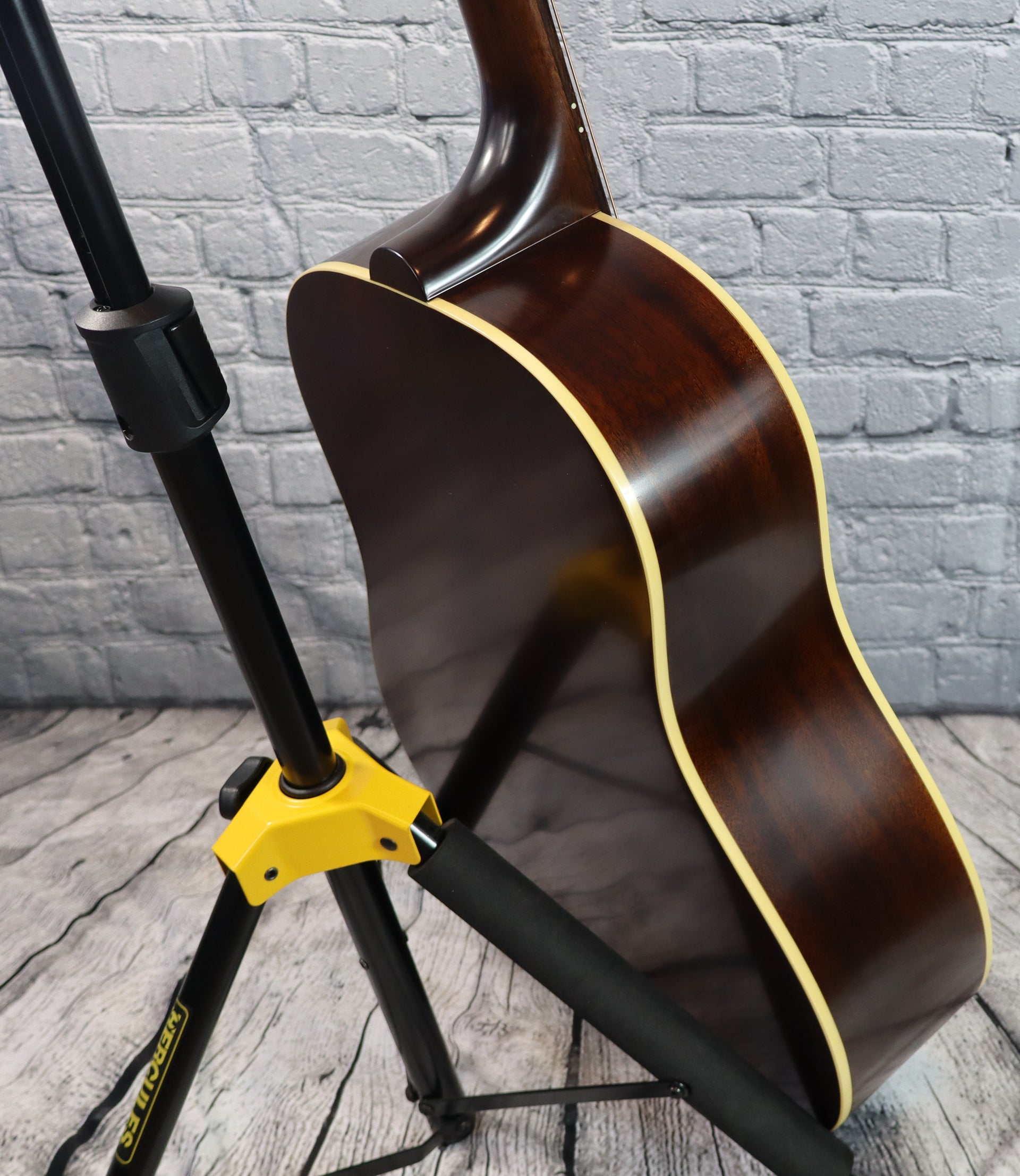 Epiphone Inspired by Gibson Custom 1942 Banner Reissue J-45-Vintage Sunburst