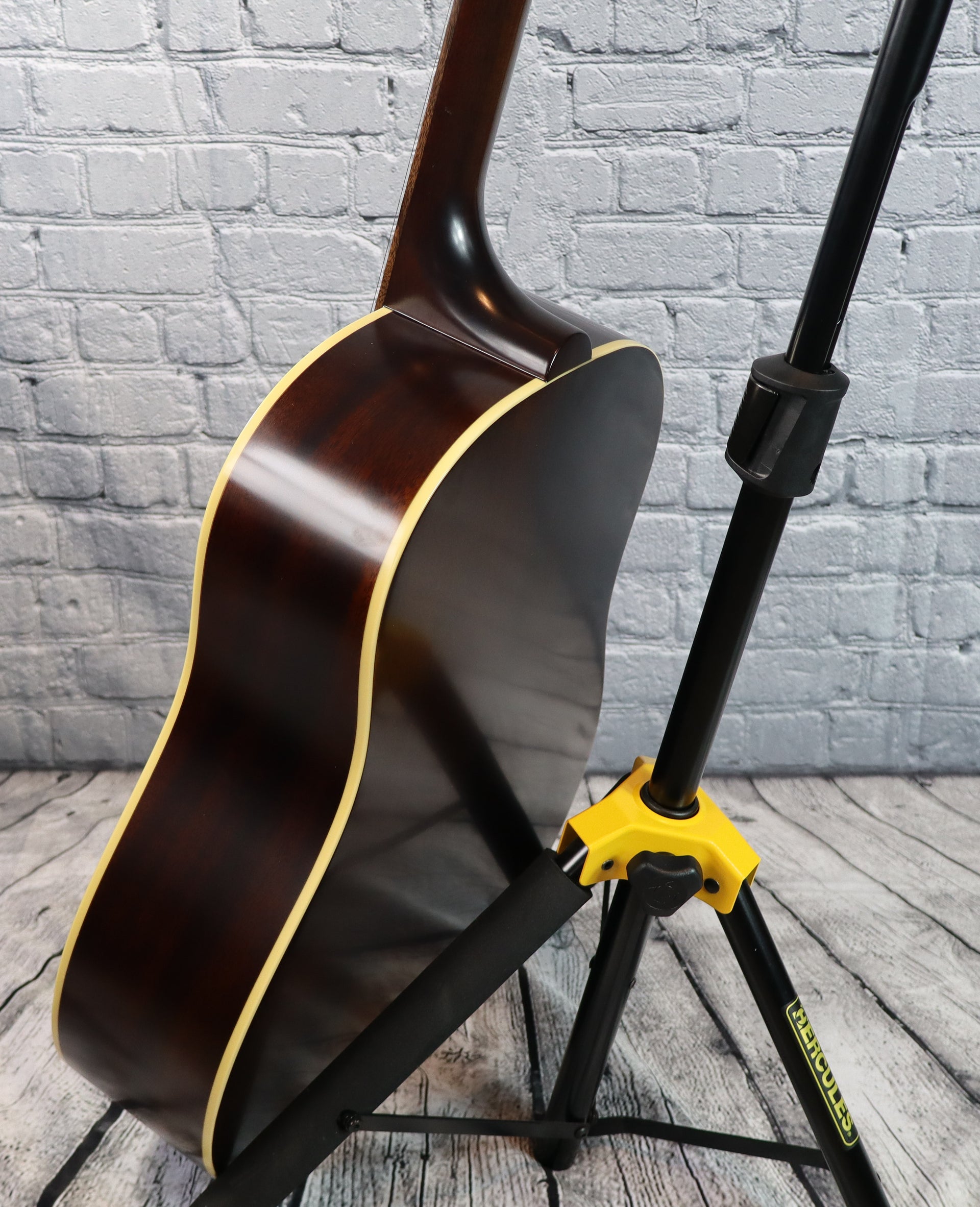 Epiphone Inspired by Gibson Custom 1942 Banner Reissue J-45-Vintage Sunburst