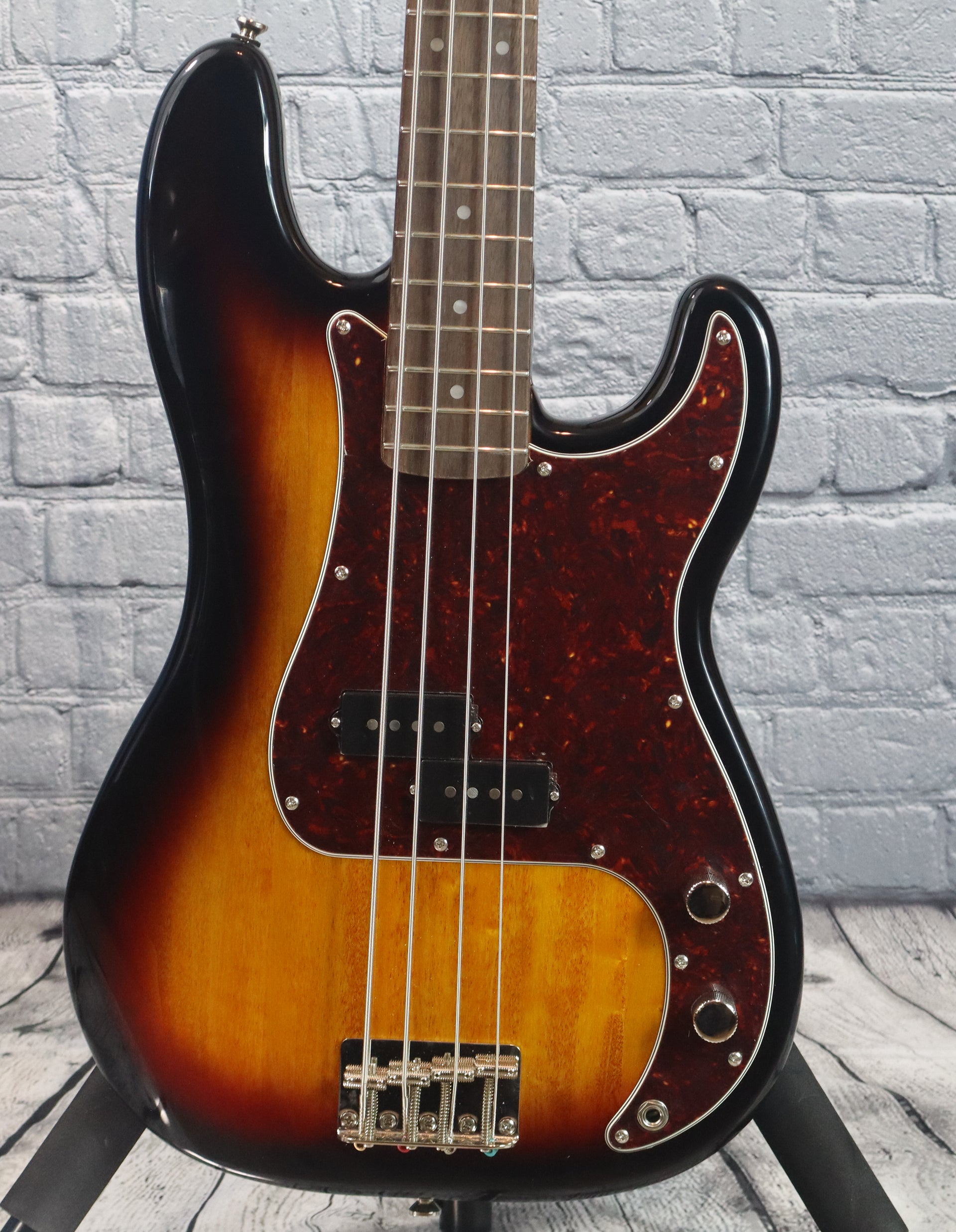 Squier Classic Vibe '60s Precision Bass - 3-Tone Sunburst