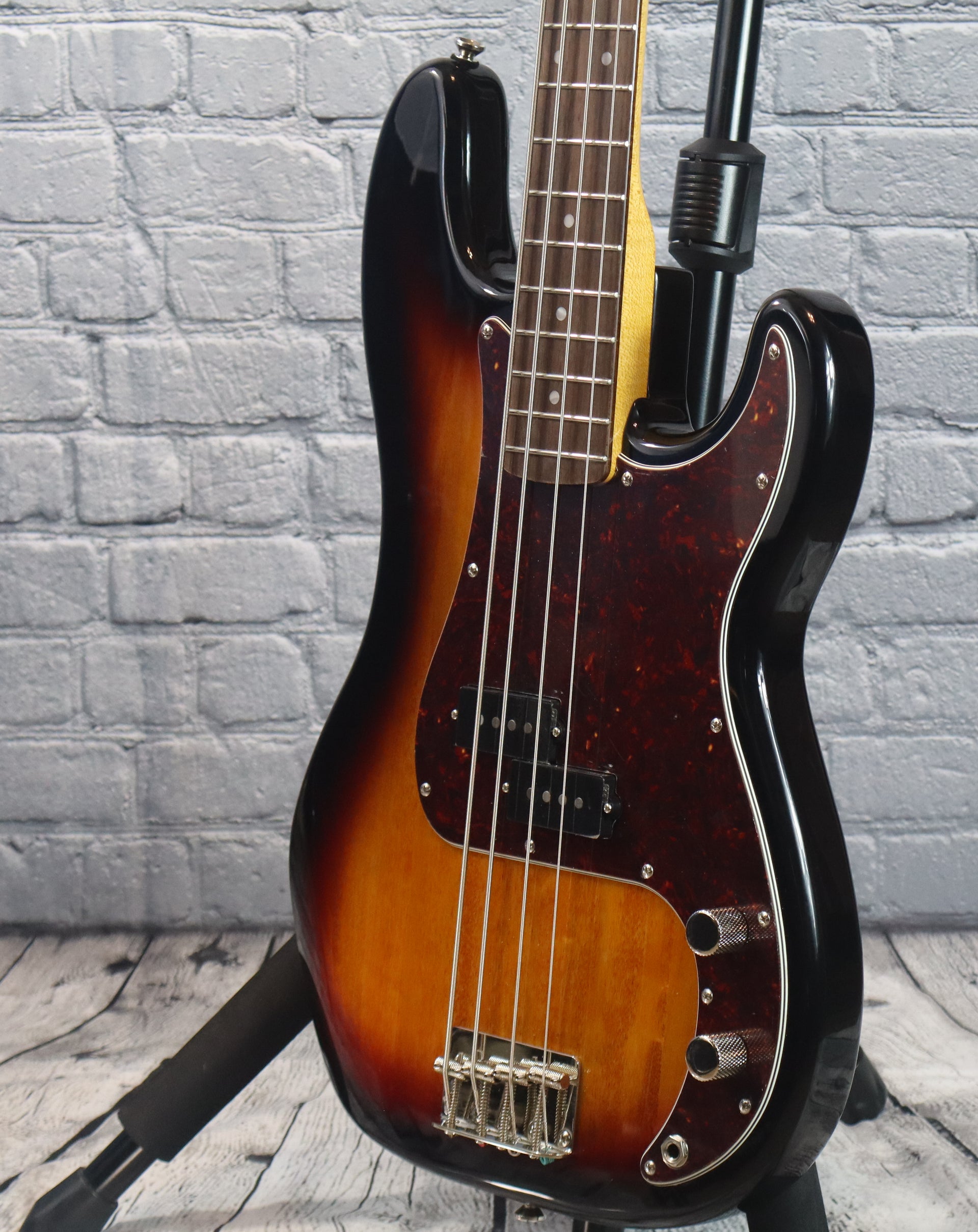 Squier Classic Vibe '60s Precision Bass - 3-Tone Sunburst