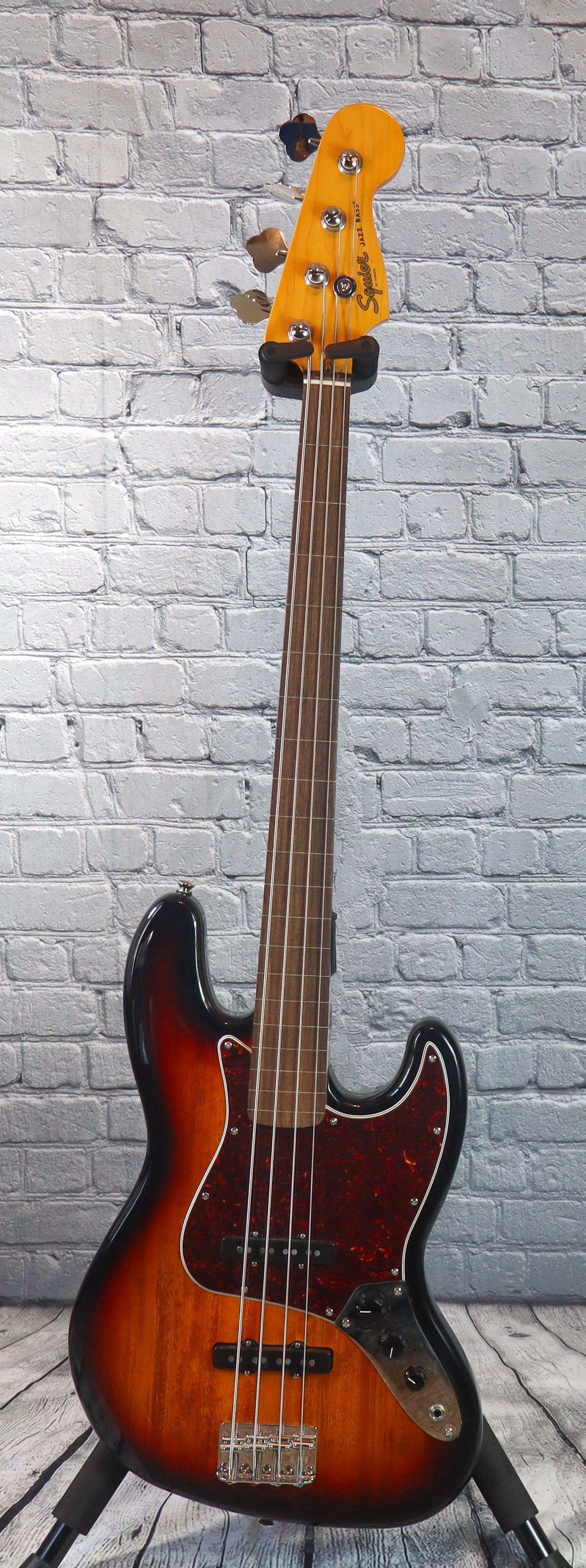 Squier Classic Vibe 60s Jazz Bass Fretless-3 Tone Sunburst