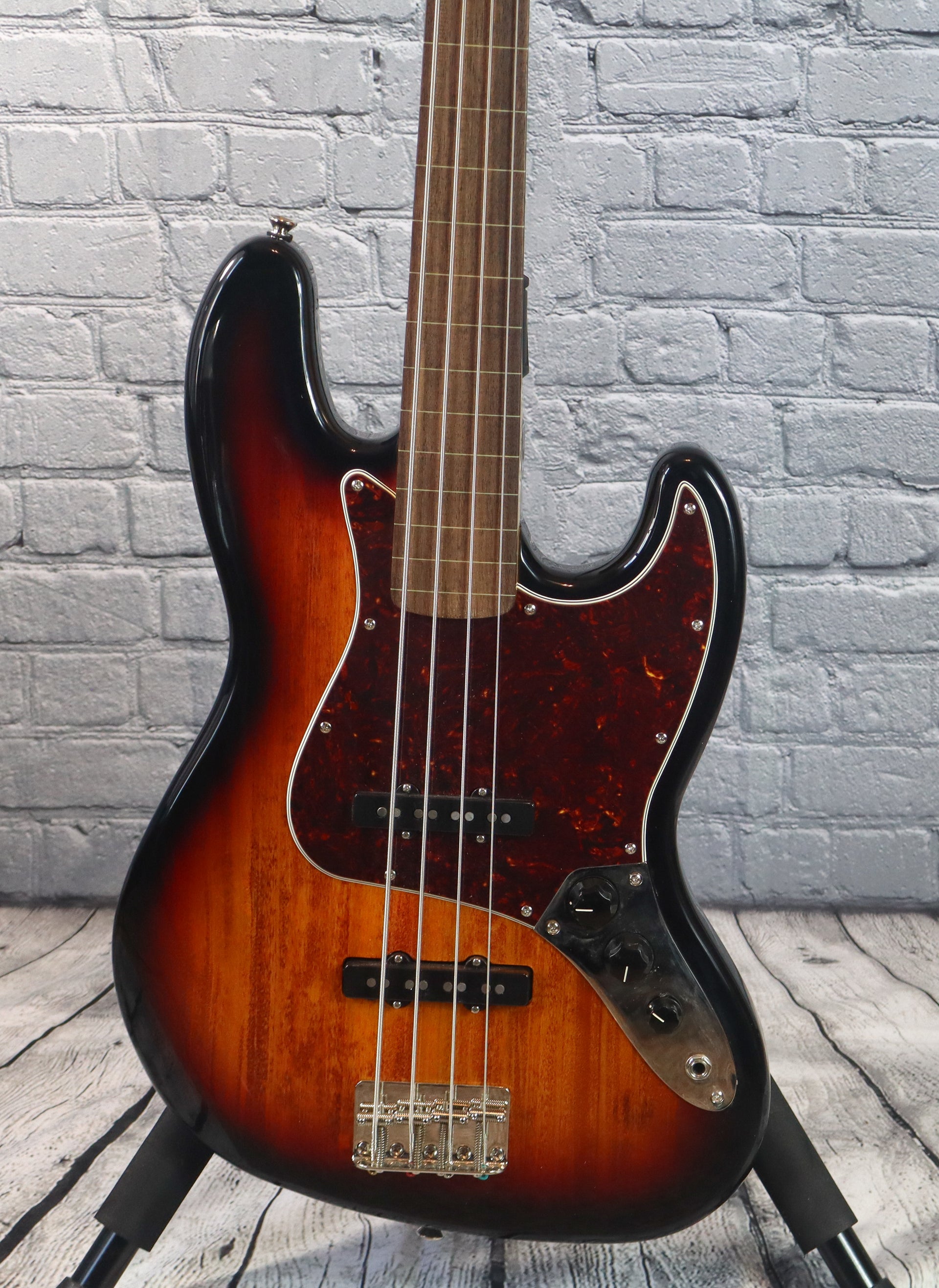 Squier Classic Vibe 60s Jazz Bass Fretless-3 Tone Sunburst