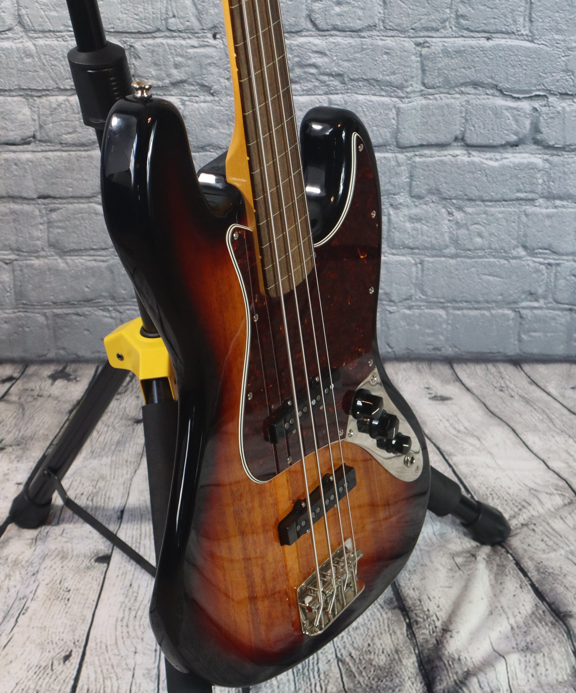 Squier Classic Vibe 60s Jazz Bass Fretless-3 Tone Sunburst