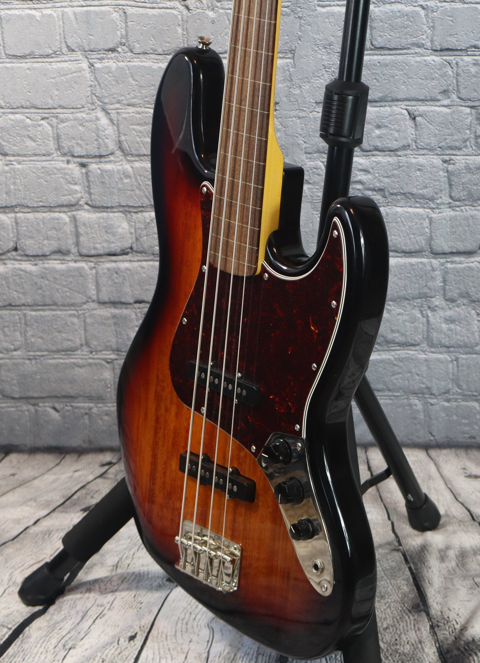 Squier Classic Vibe 60s Jazz Bass Fretless-3 Tone Sunburst