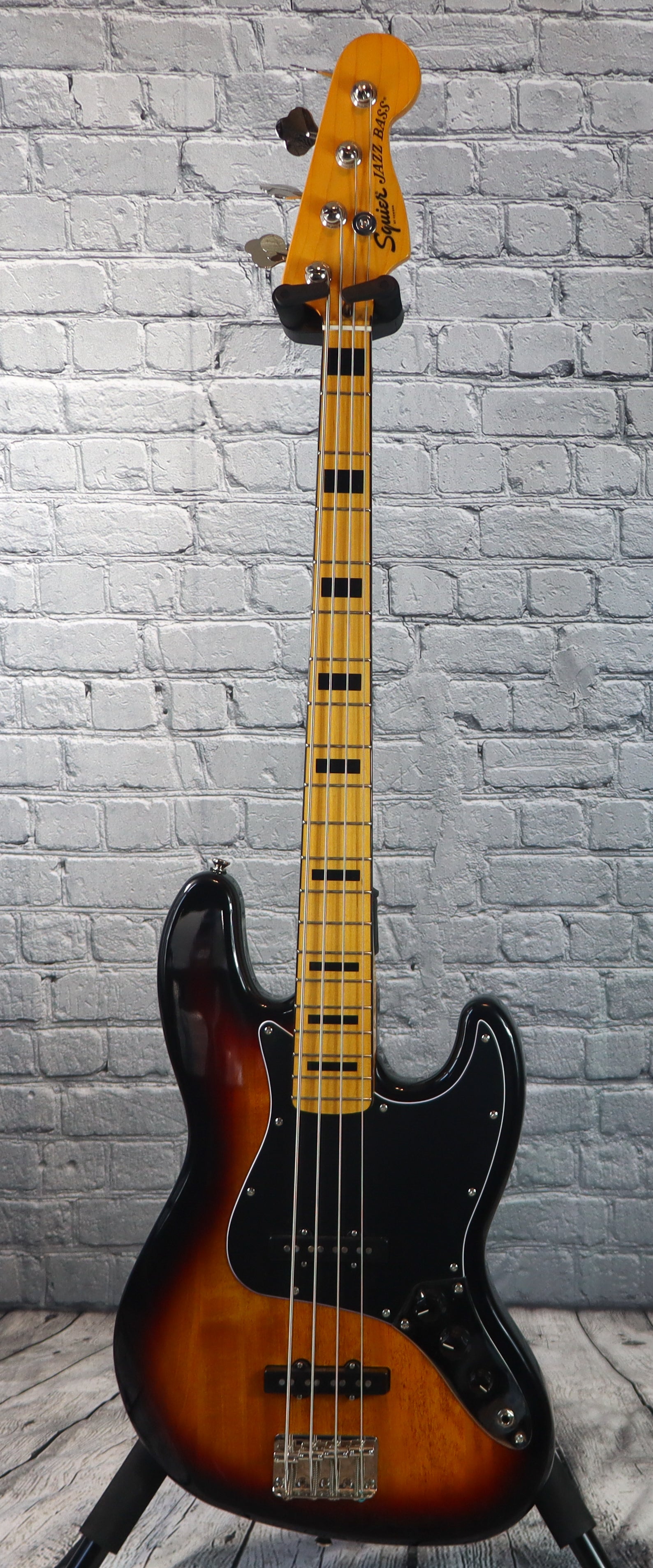 Squier Classic Vibe 70s Jazz Bass-3 Tone Sunburst