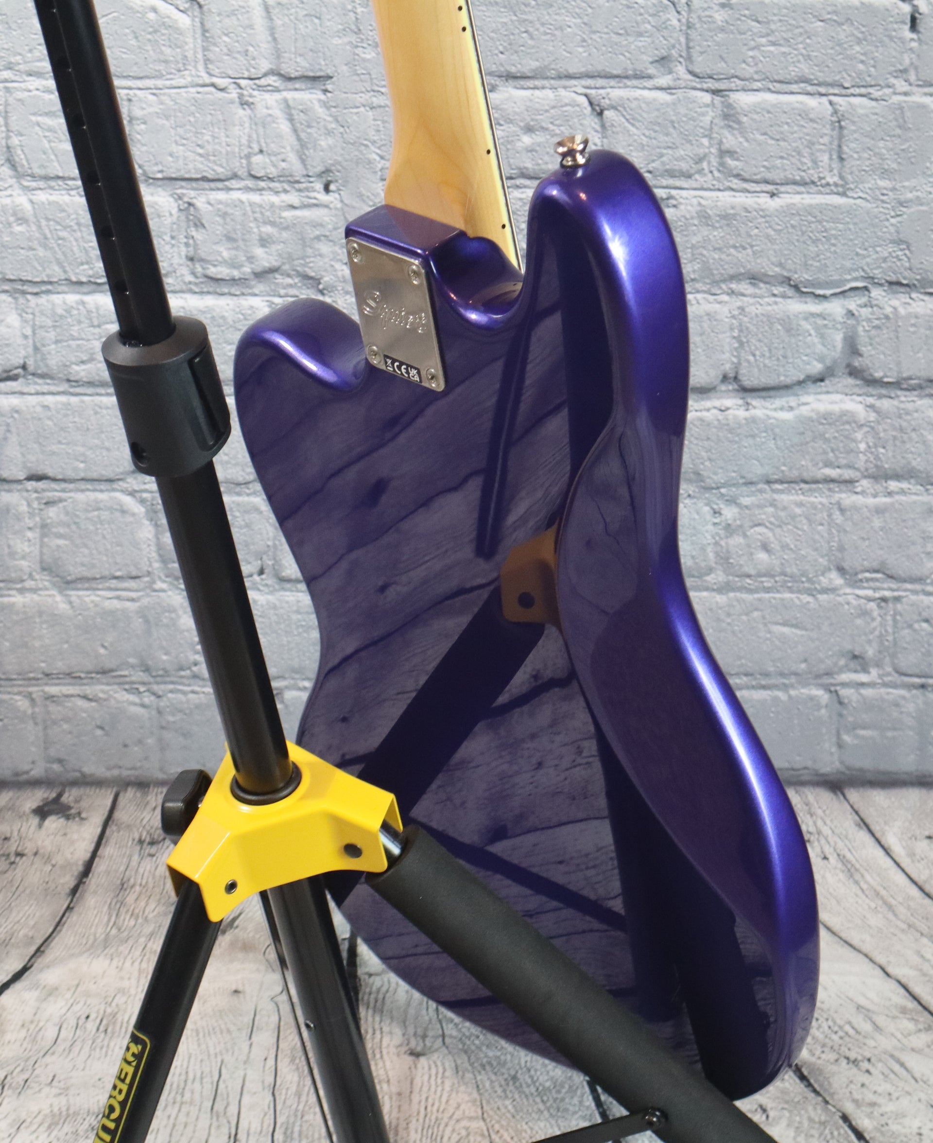 Squier FSR Classic Vibe Bass VI-Purple Metallic