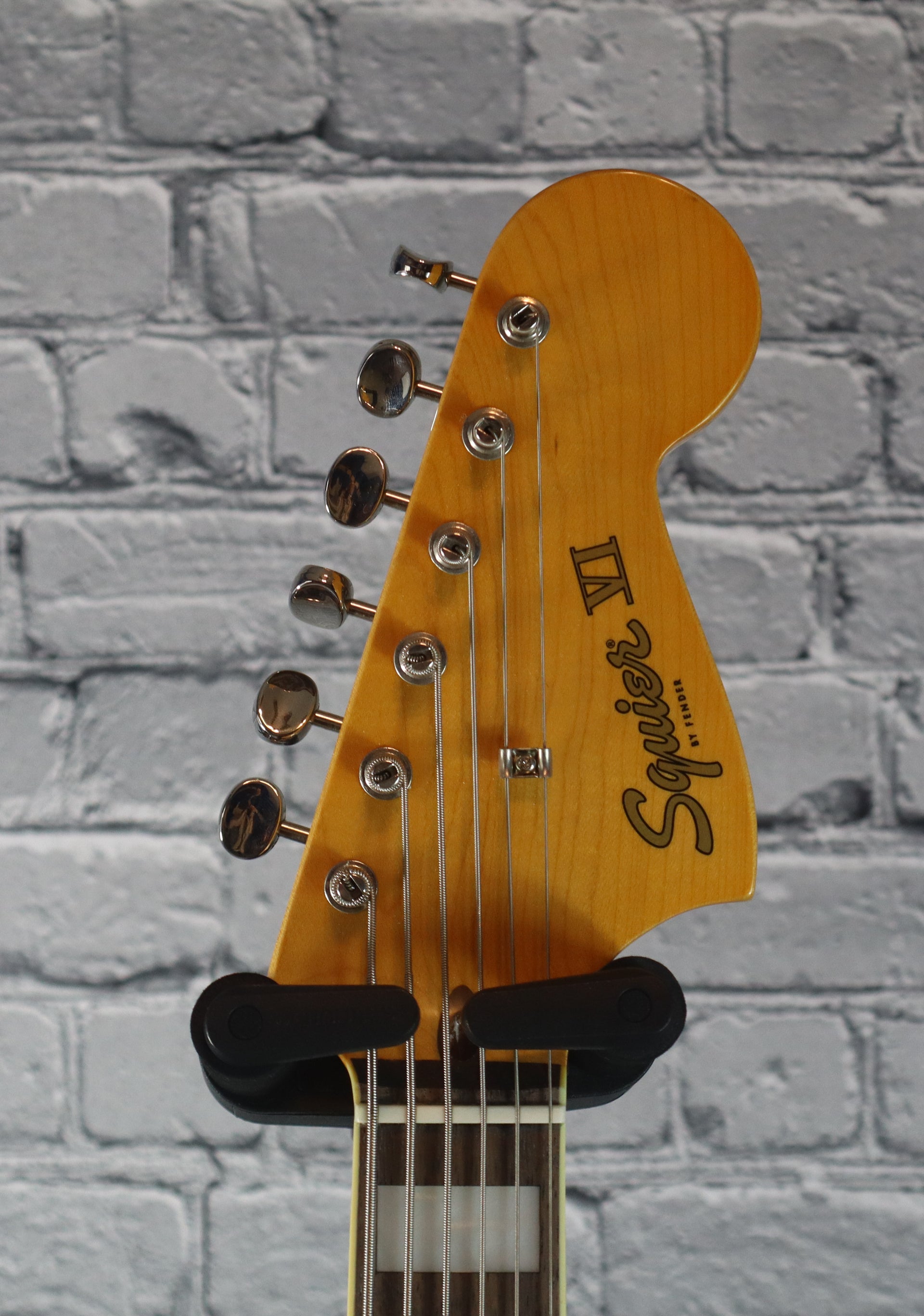 Squier Classic Vibe Bass VI-3 Tone Sunburst