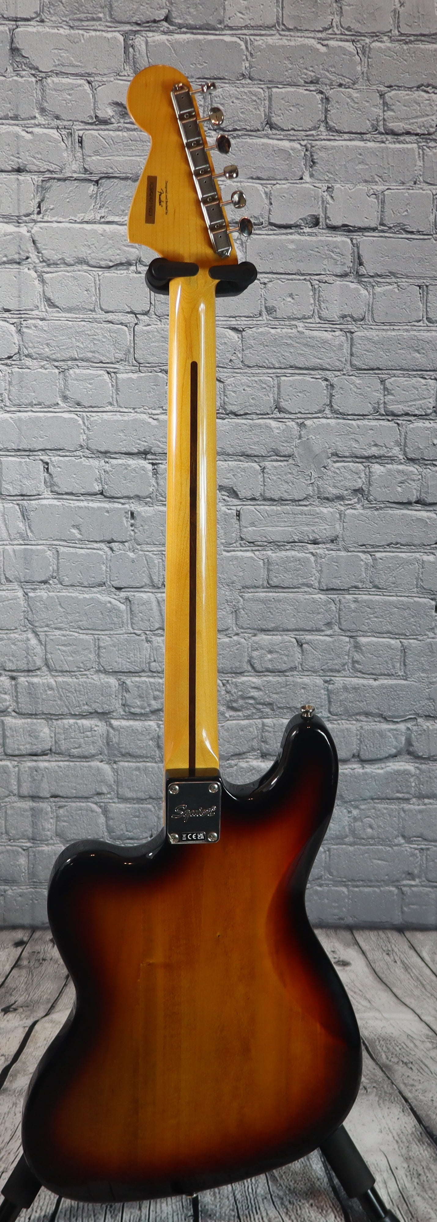 Squier Classic Vibe Bass VI-3 Tone Sunburst