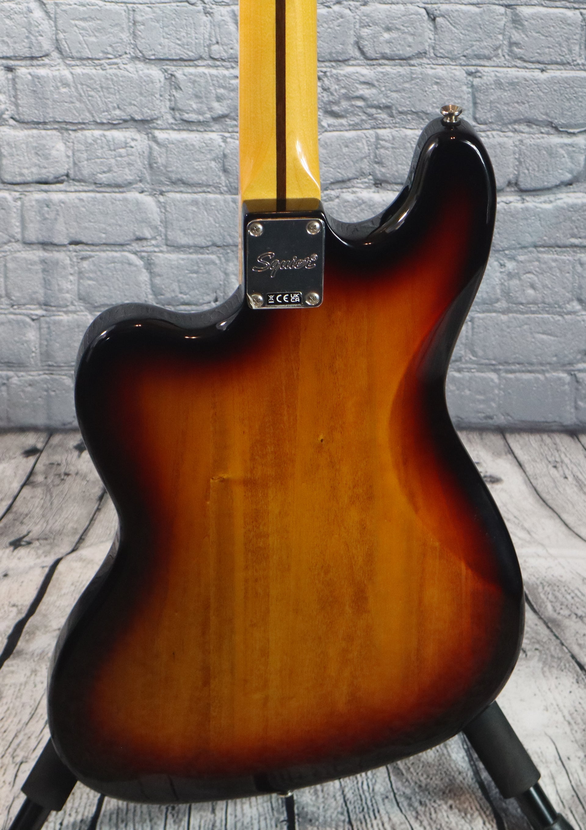 Squier Classic Vibe Bass VI-3 Tone Sunburst