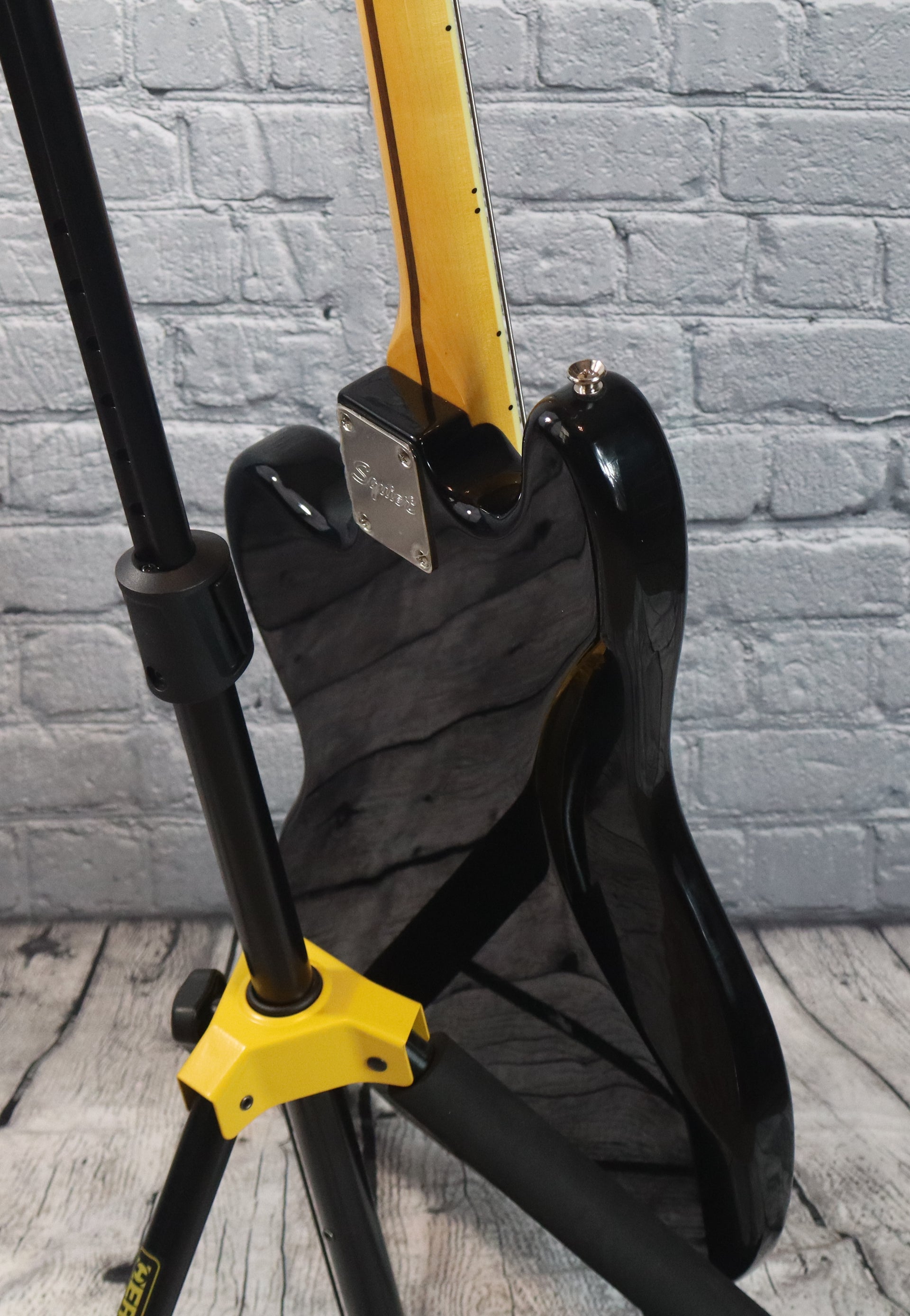 Squier Classic Vibe Bass VI-Black (1599)