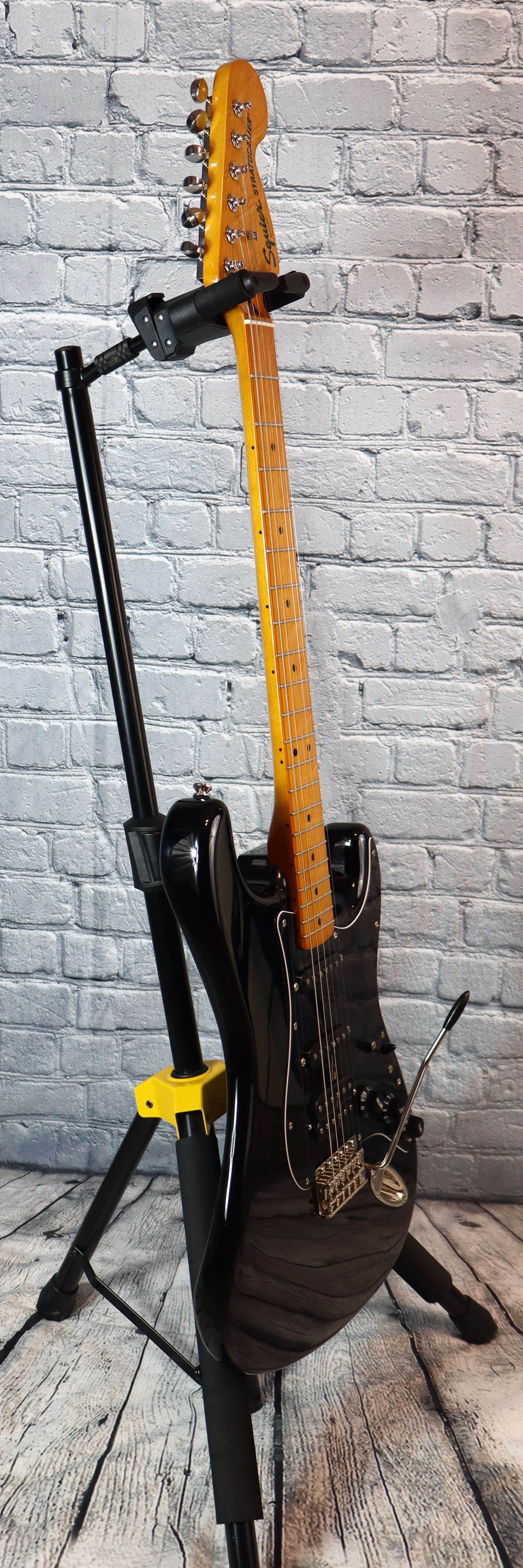 Squier Classic Vibe 70s Stratocaster HSS-Black