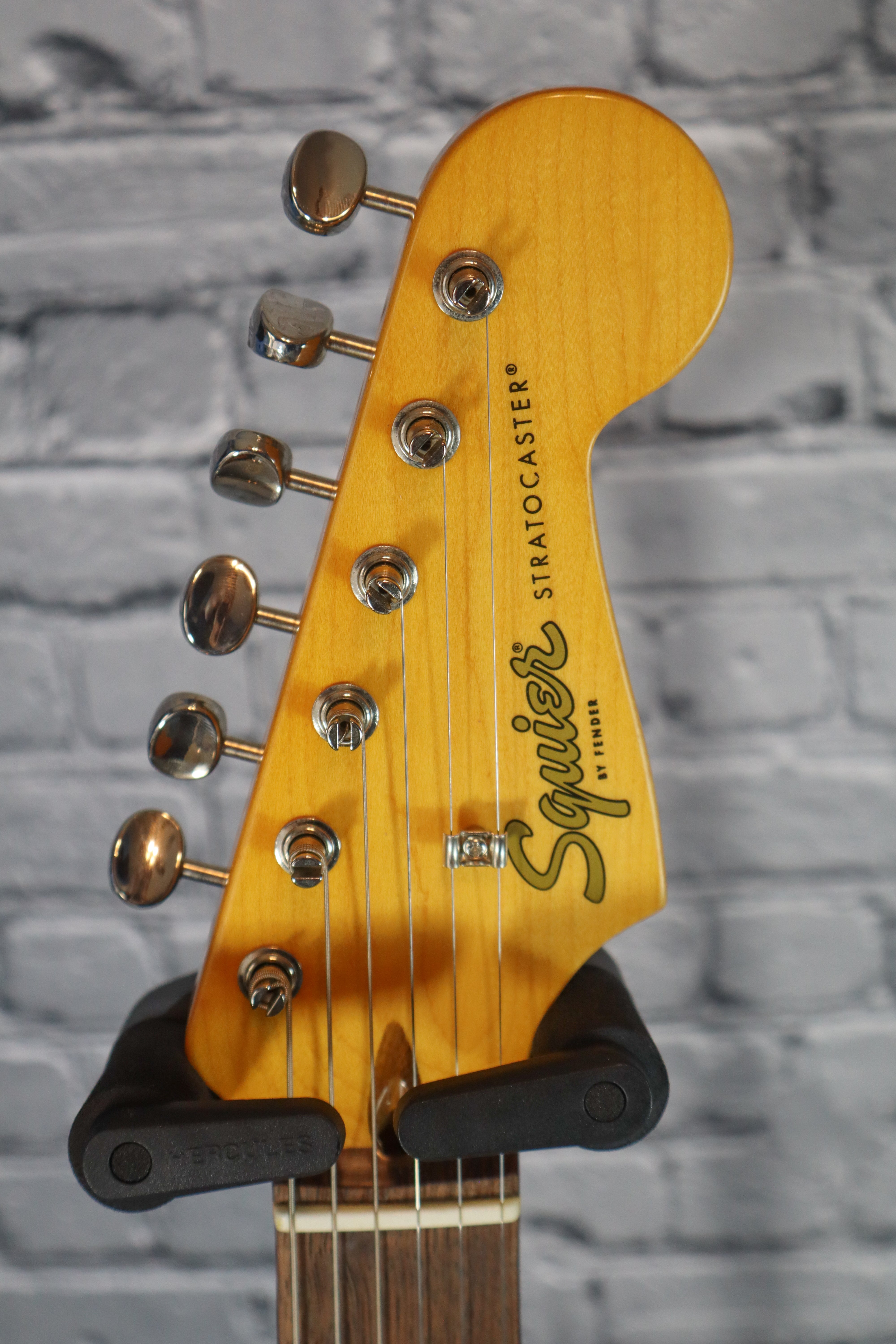 Squier FSR Classic Vibe 60s Stratocaster-Shell Pink – Maggie's