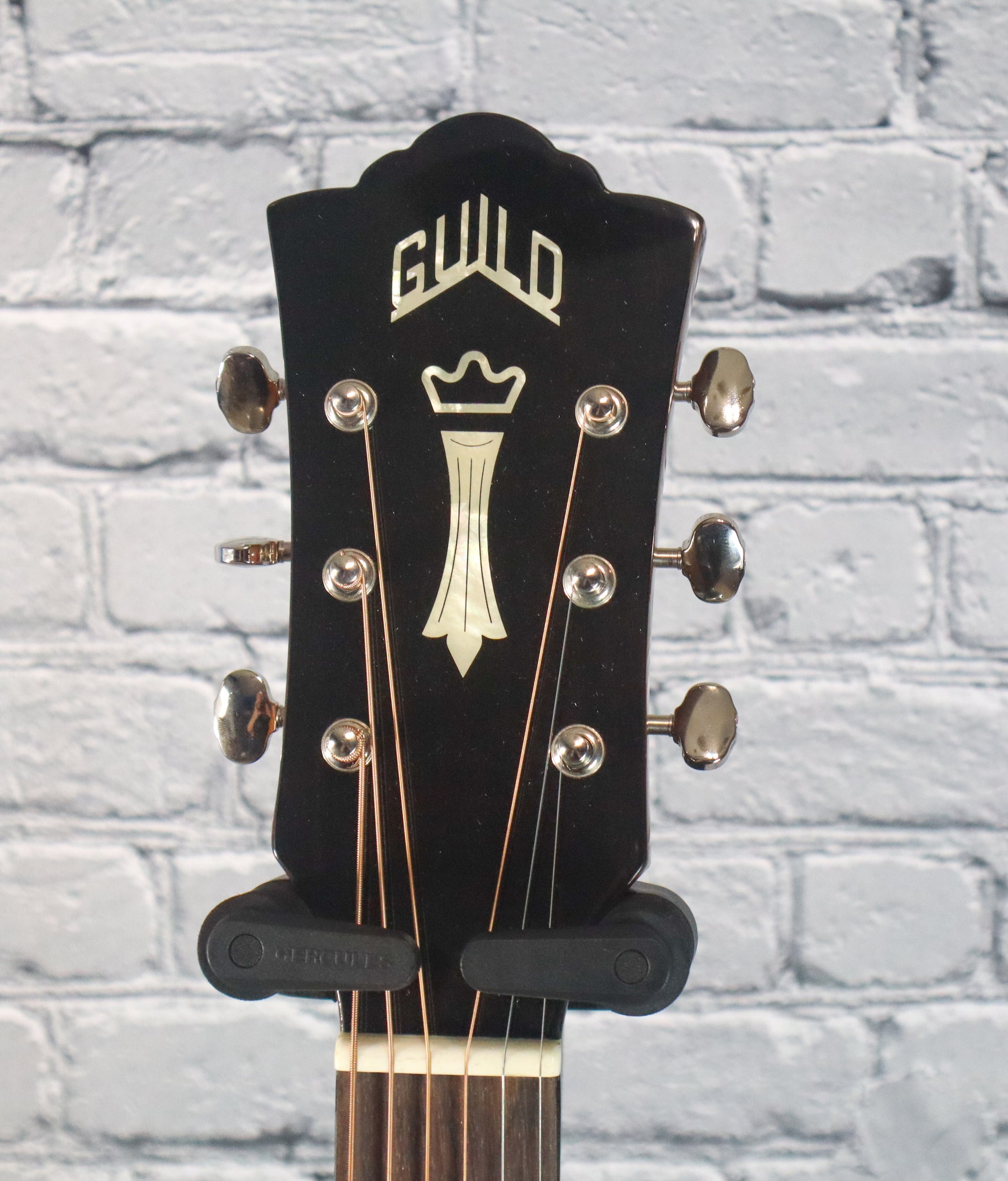 Guild OM-140Ce Orchestra Acoustic-Electric Guitar-Natural
