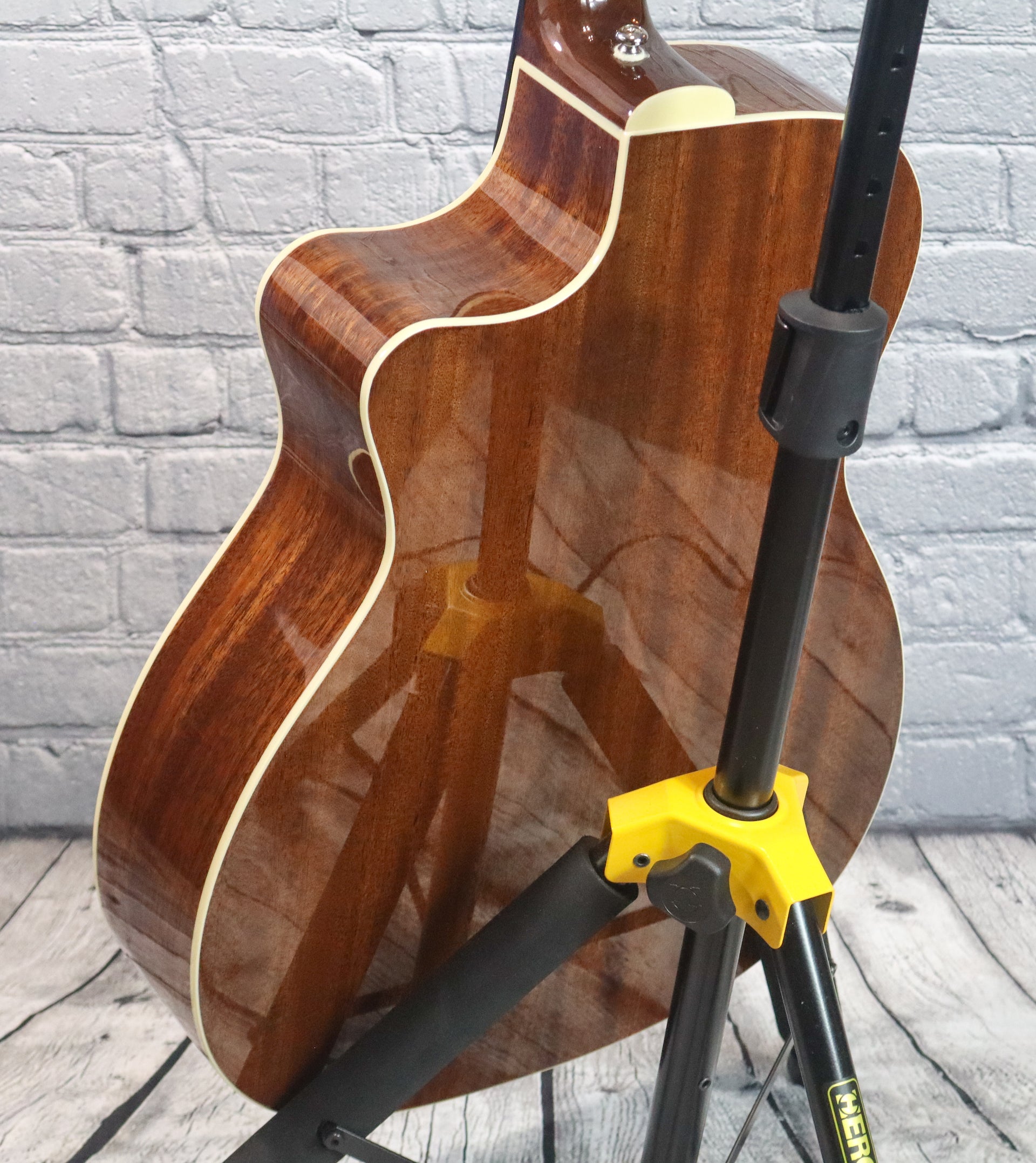 Guild OM-140Ce Orchestra Acoustic-Electric Guitar-Natural