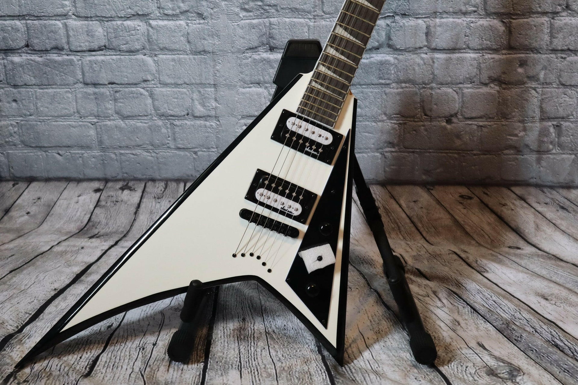 Jackson JS32T Rhoads electric guitar-white w/black bevels.