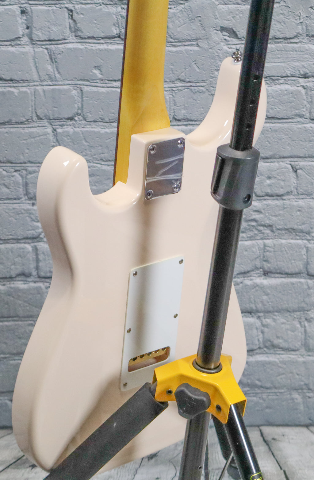 G&L Tribute Comanche Electric Guitar-Olympic White
