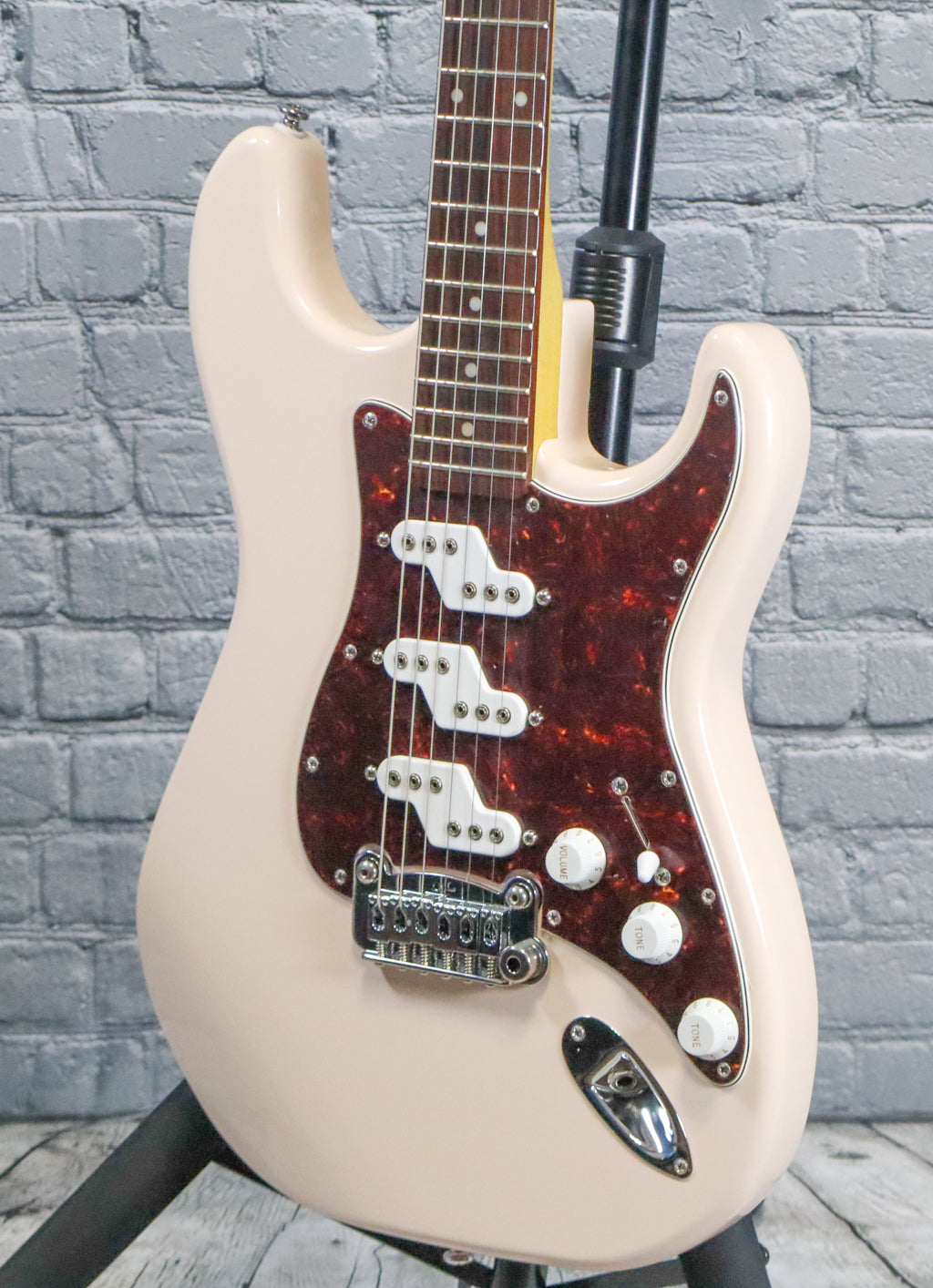 G&L Tribute Comanche Electric Guitar-Olympic White