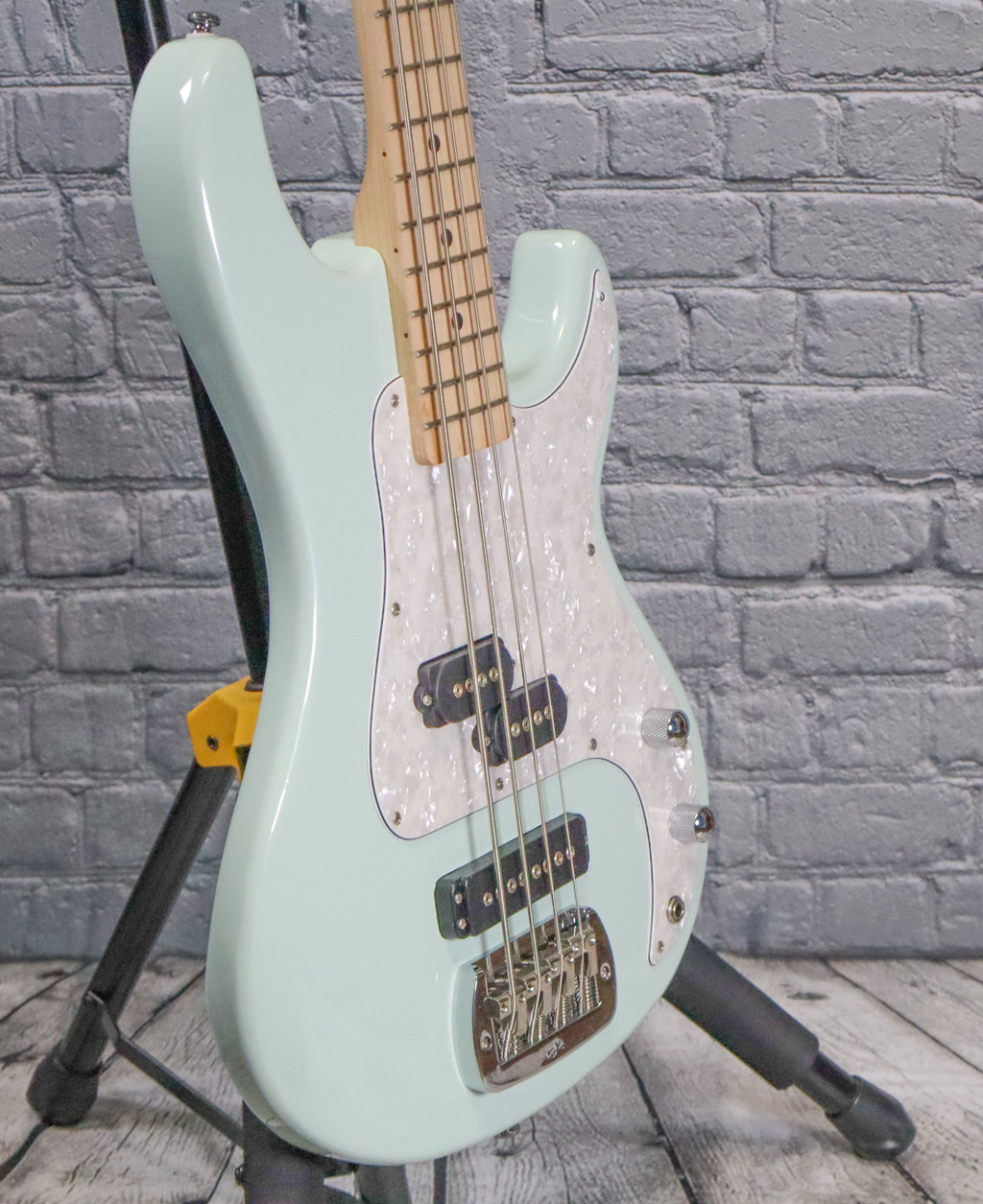 G&L Tribute SB-2 Bass Guitar-Surf Green