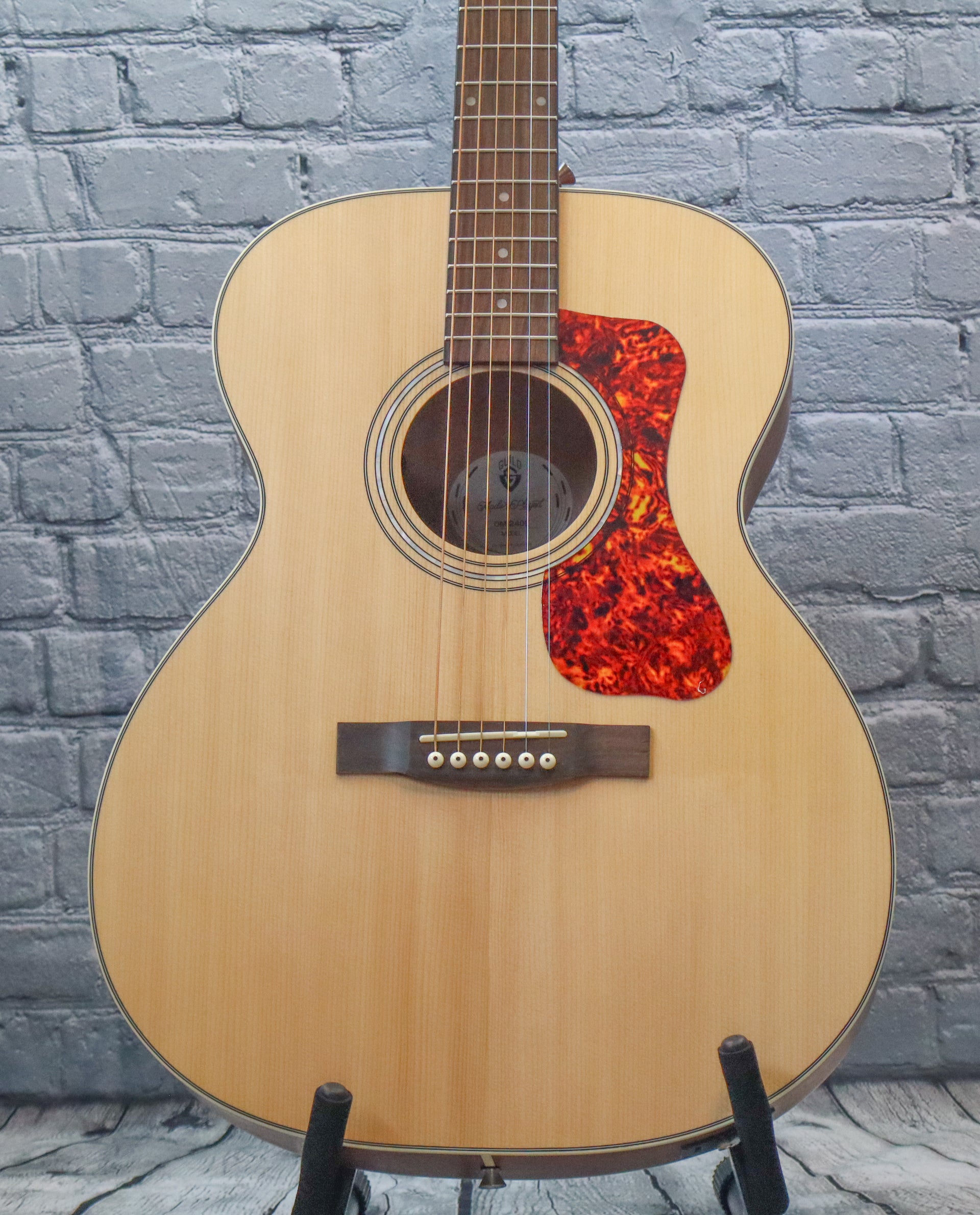 Guild OM-240E acoustic/electric guitar-natural