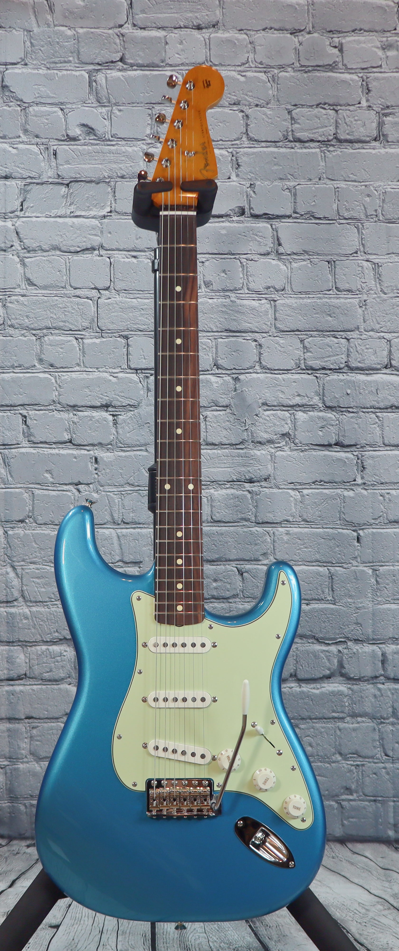 Fender Vintera II 60s Stratocaster-Lake Placid Blue