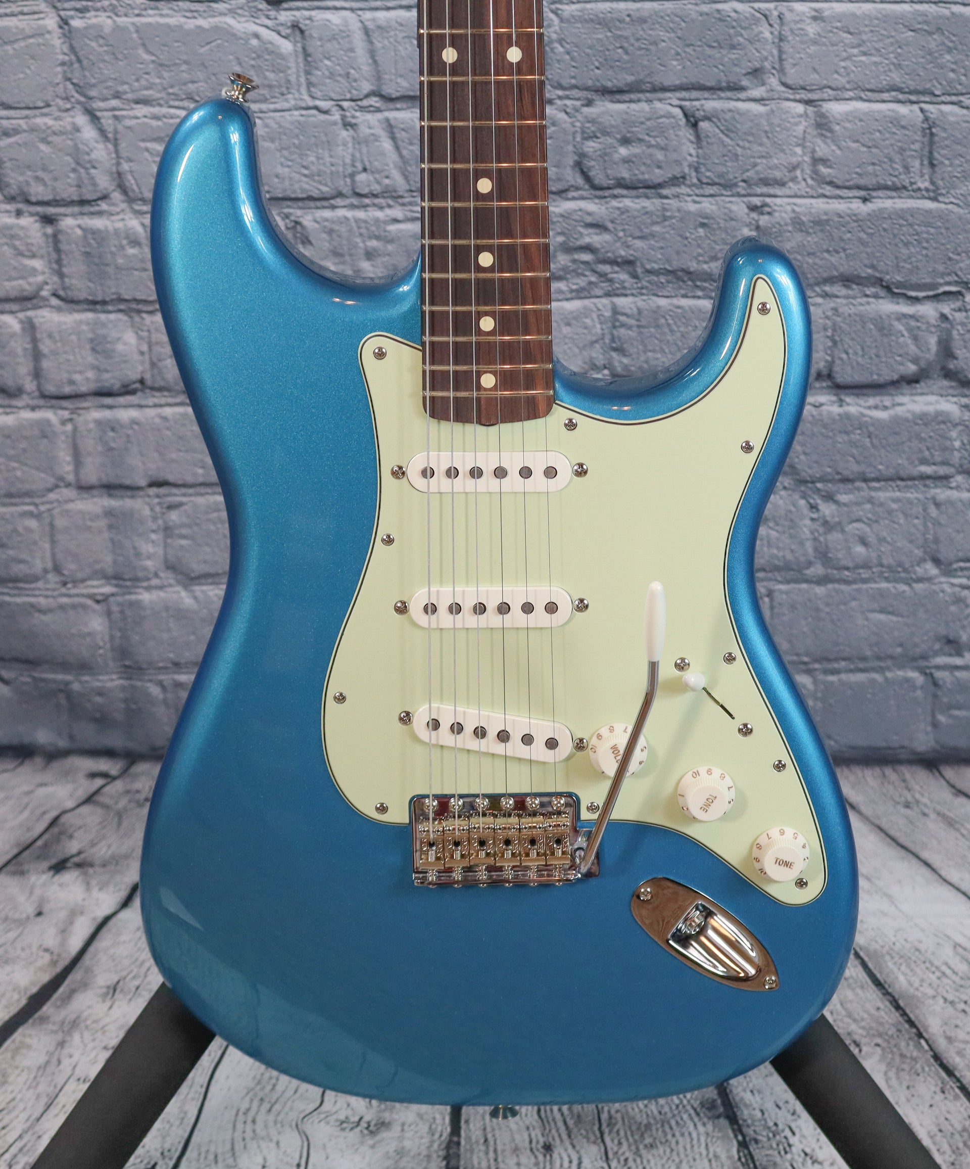 Fender Vintera II 60s Stratocaster-Lake Placid Blue