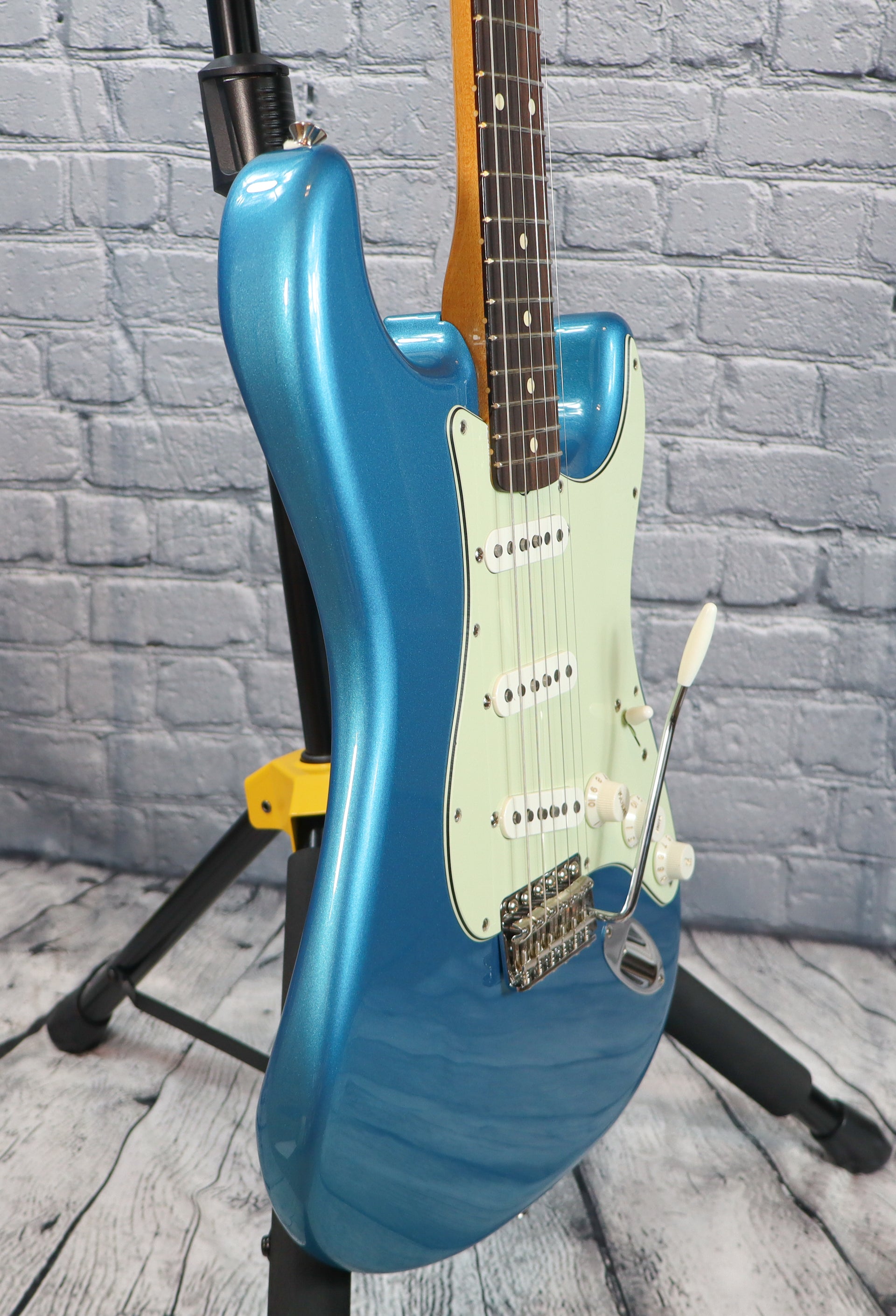 Fender Vintera II 60s Stratocaster-Lake Placid Blue