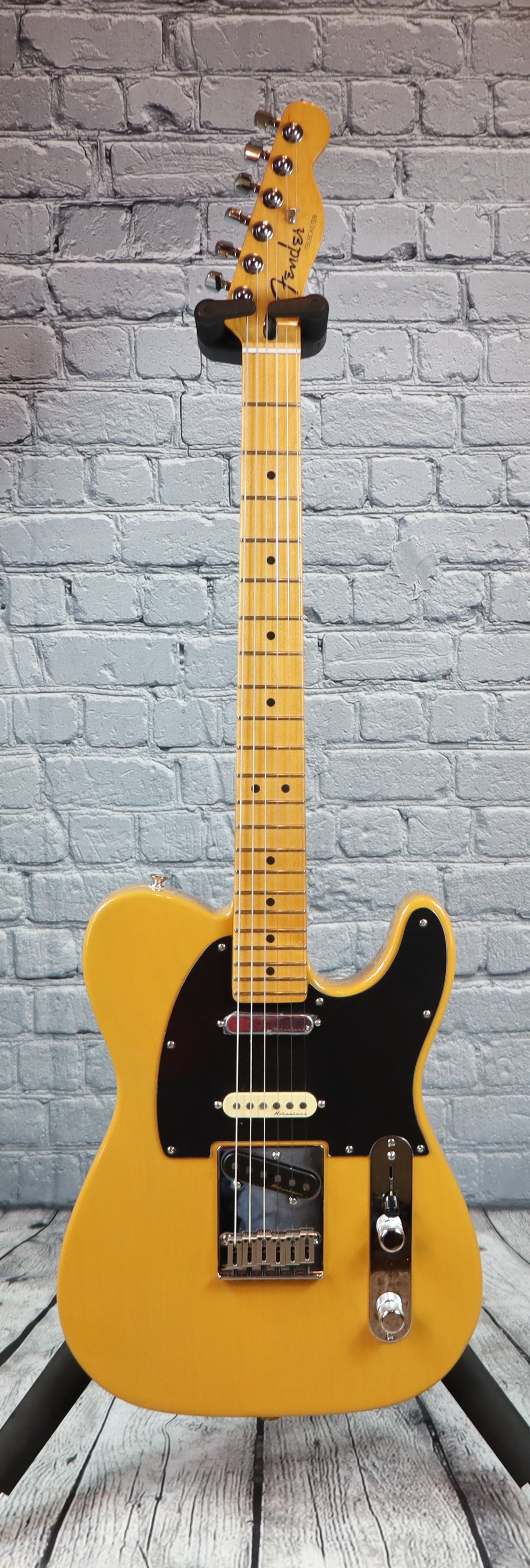 Fender Player Plus Nashville Telecaster-Butterscotch Blonde