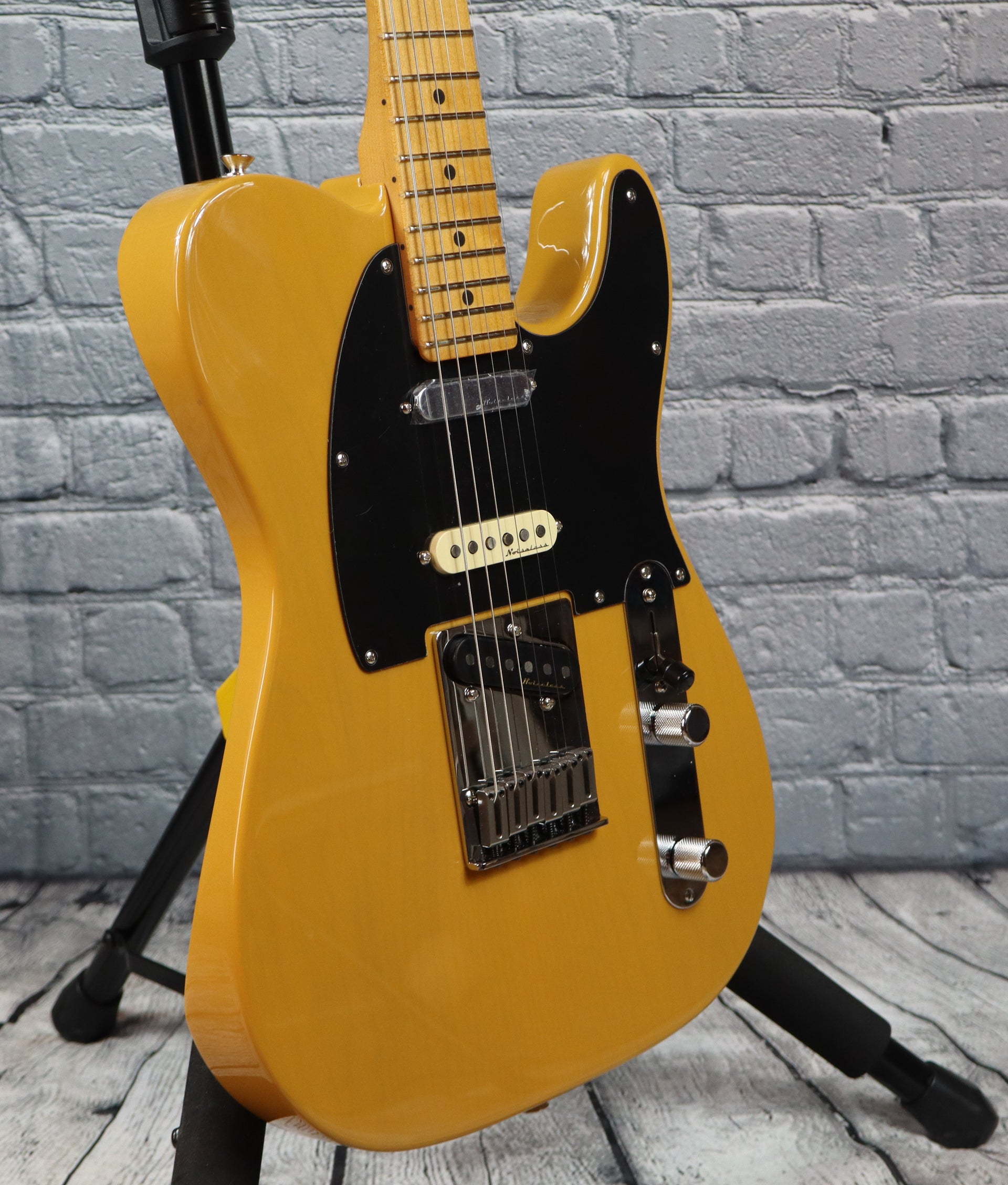 Fender Player Plus Nashville Telecaster-Butterscotch Blonde