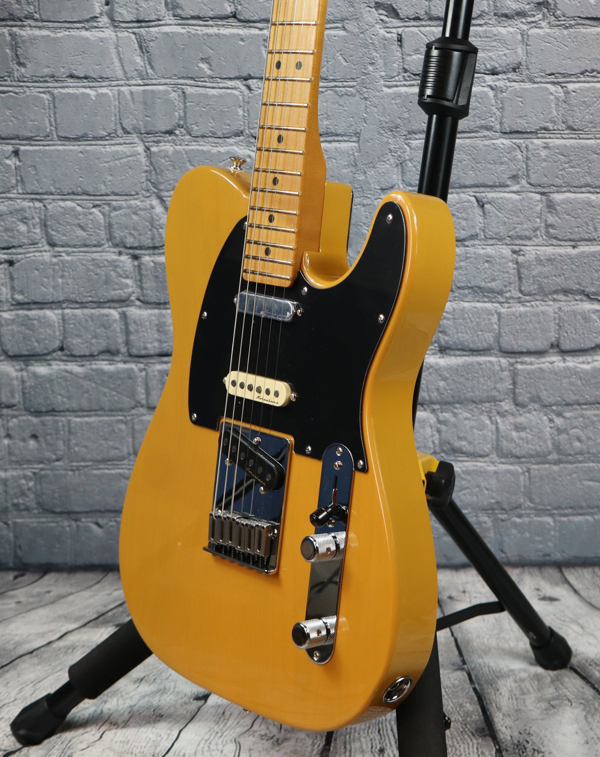 Fender Player Plus Nashville Telecaster-Butterscotch Blonde